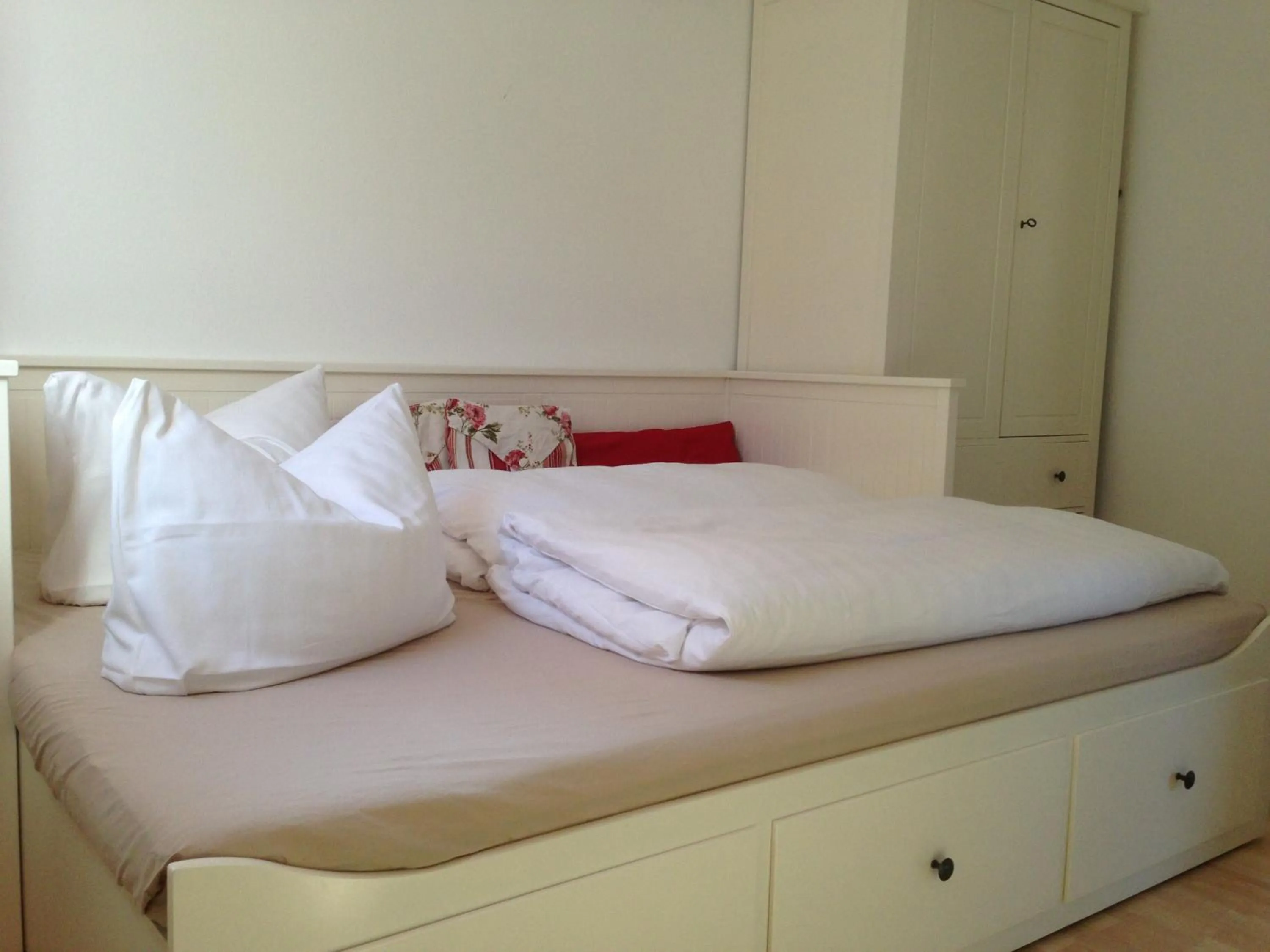 Bed in Petite Bellevue II