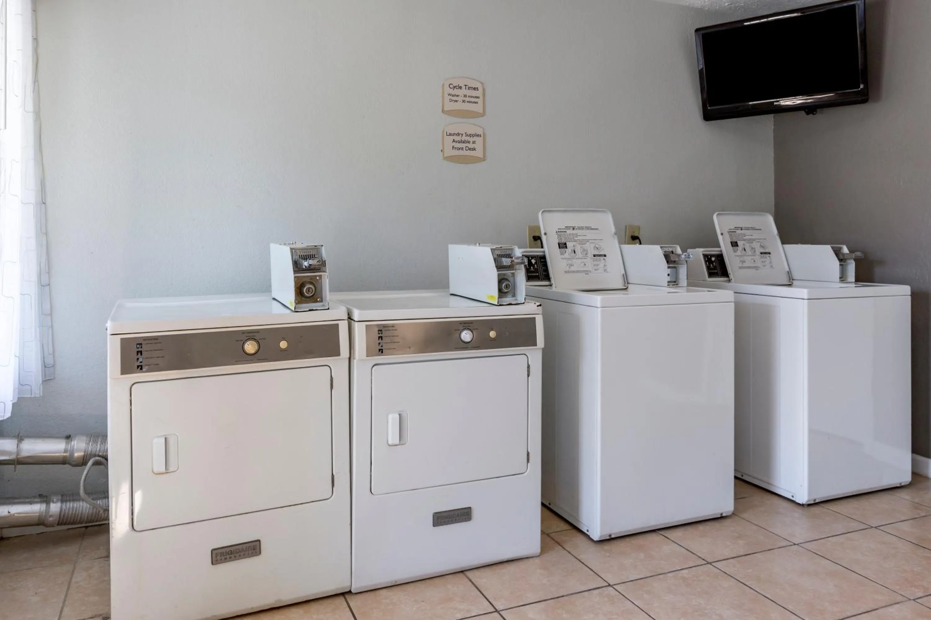 washing machine in Quality Inn Fayetteville near Fort Bragg
