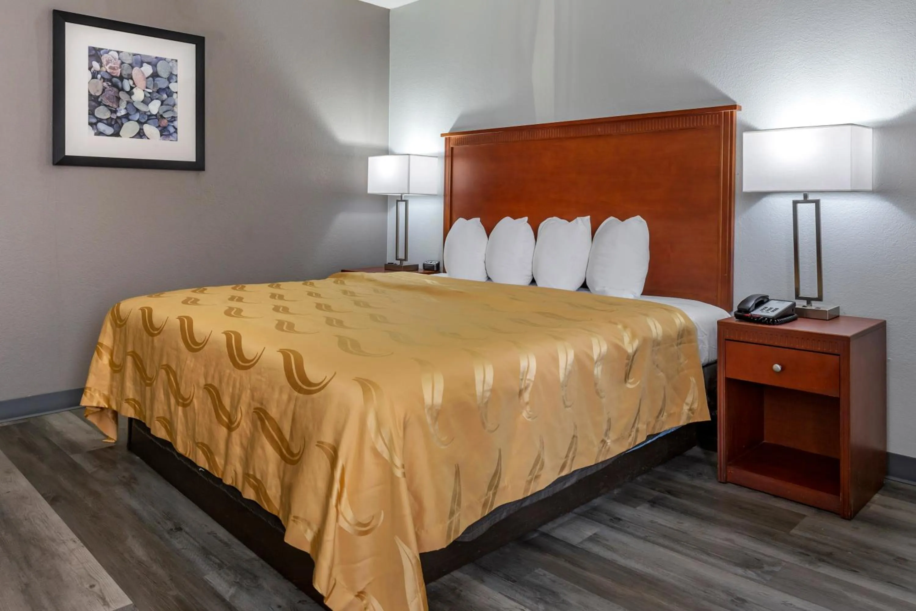 Bedroom, Bed in Quality Inn Fayetteville near Fort Bragg