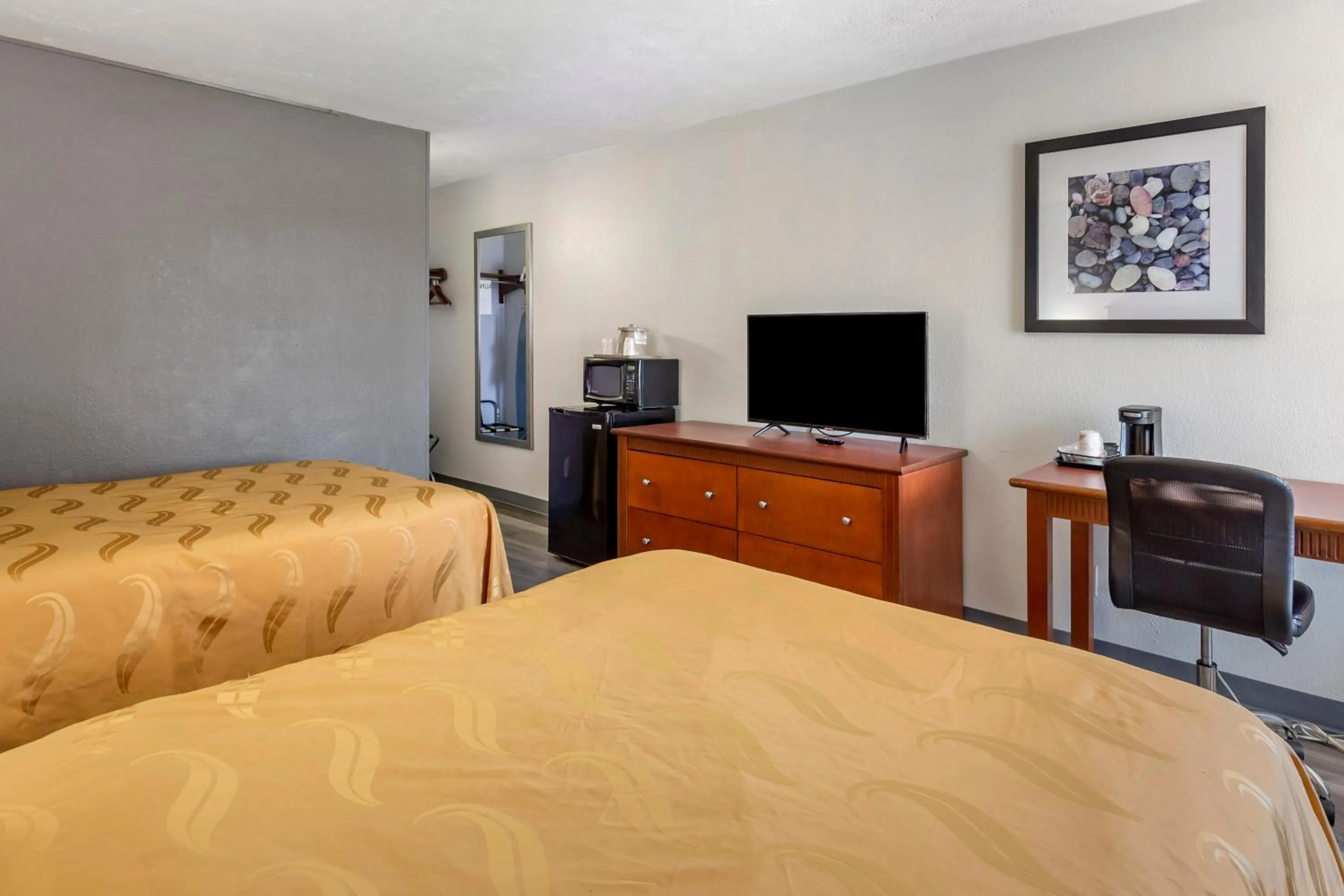 Bedroom, Bed in Quality Inn Fayetteville near Fort Bragg