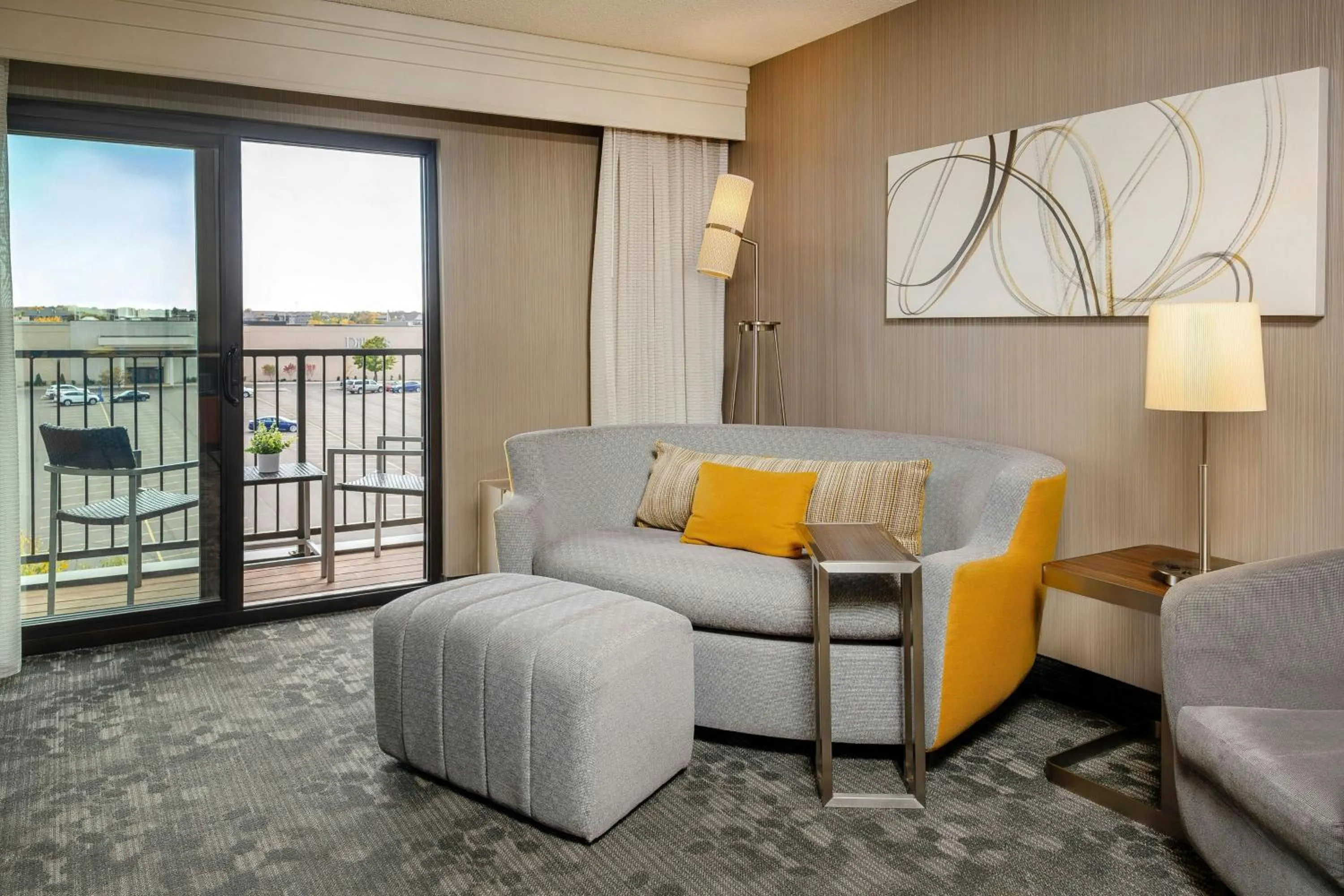 Living room in Courtyard By Marriott Sioux Falls