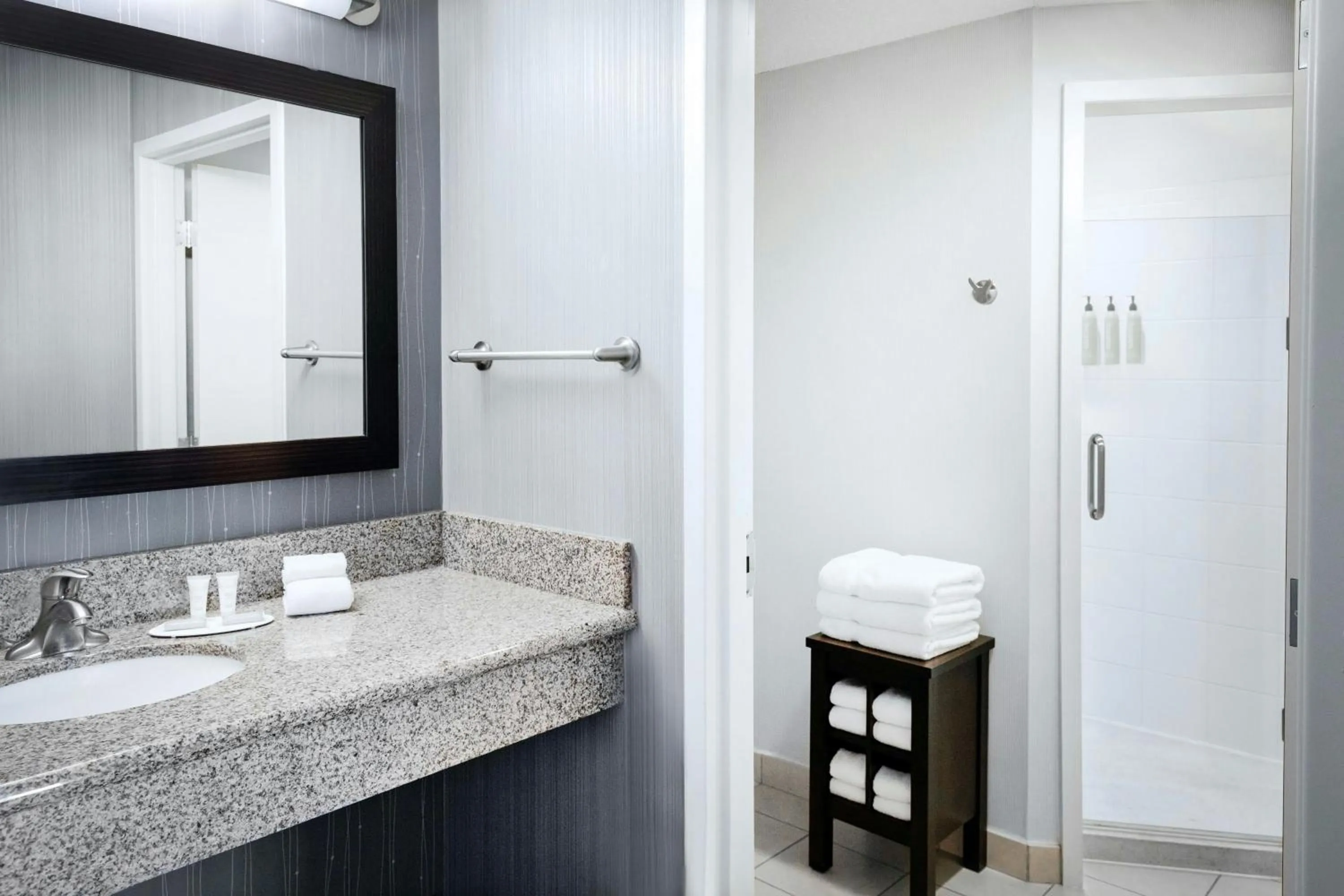 Bathroom in Courtyard By Marriott Sioux Falls