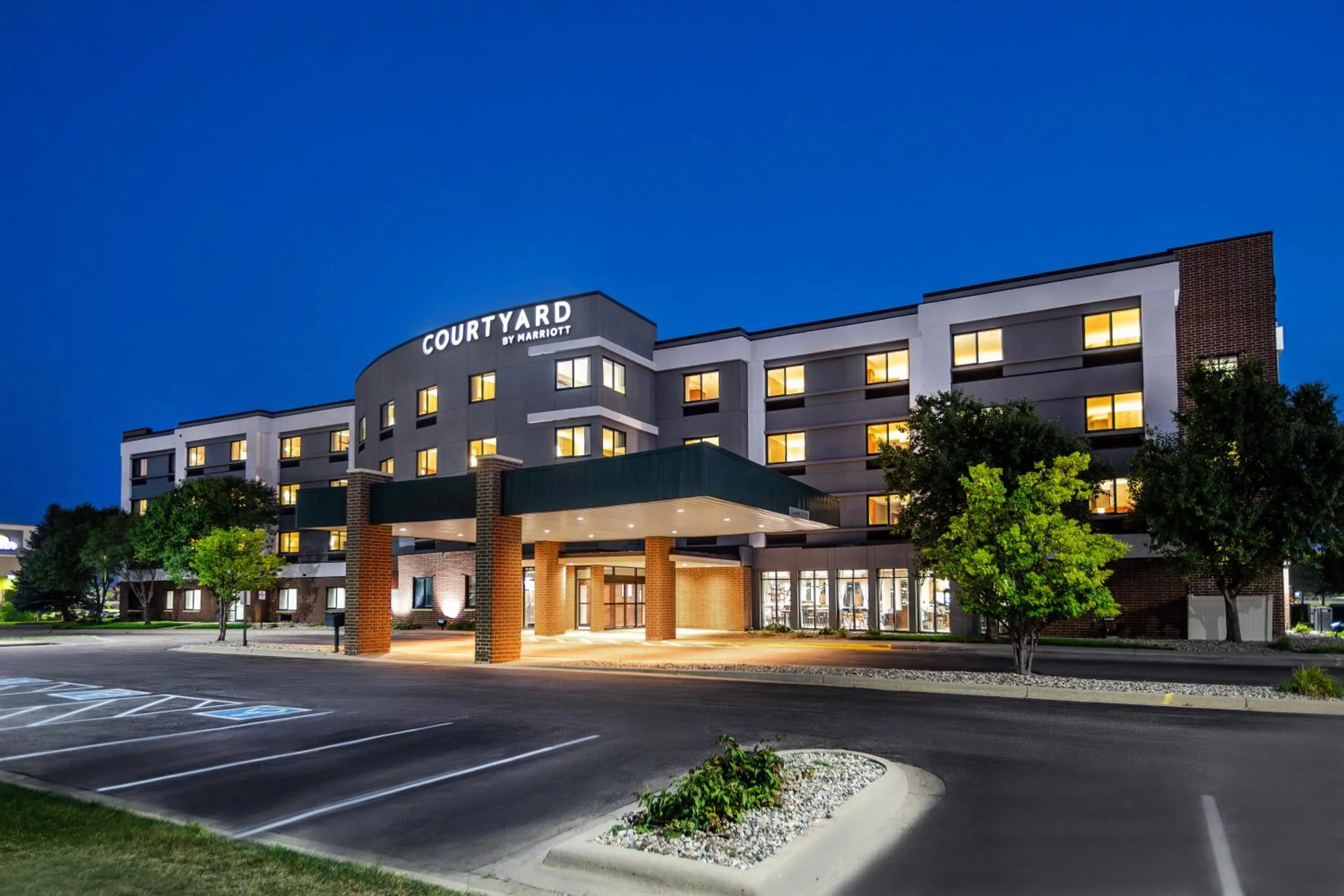 Property building in Courtyard By Marriott Sioux Falls