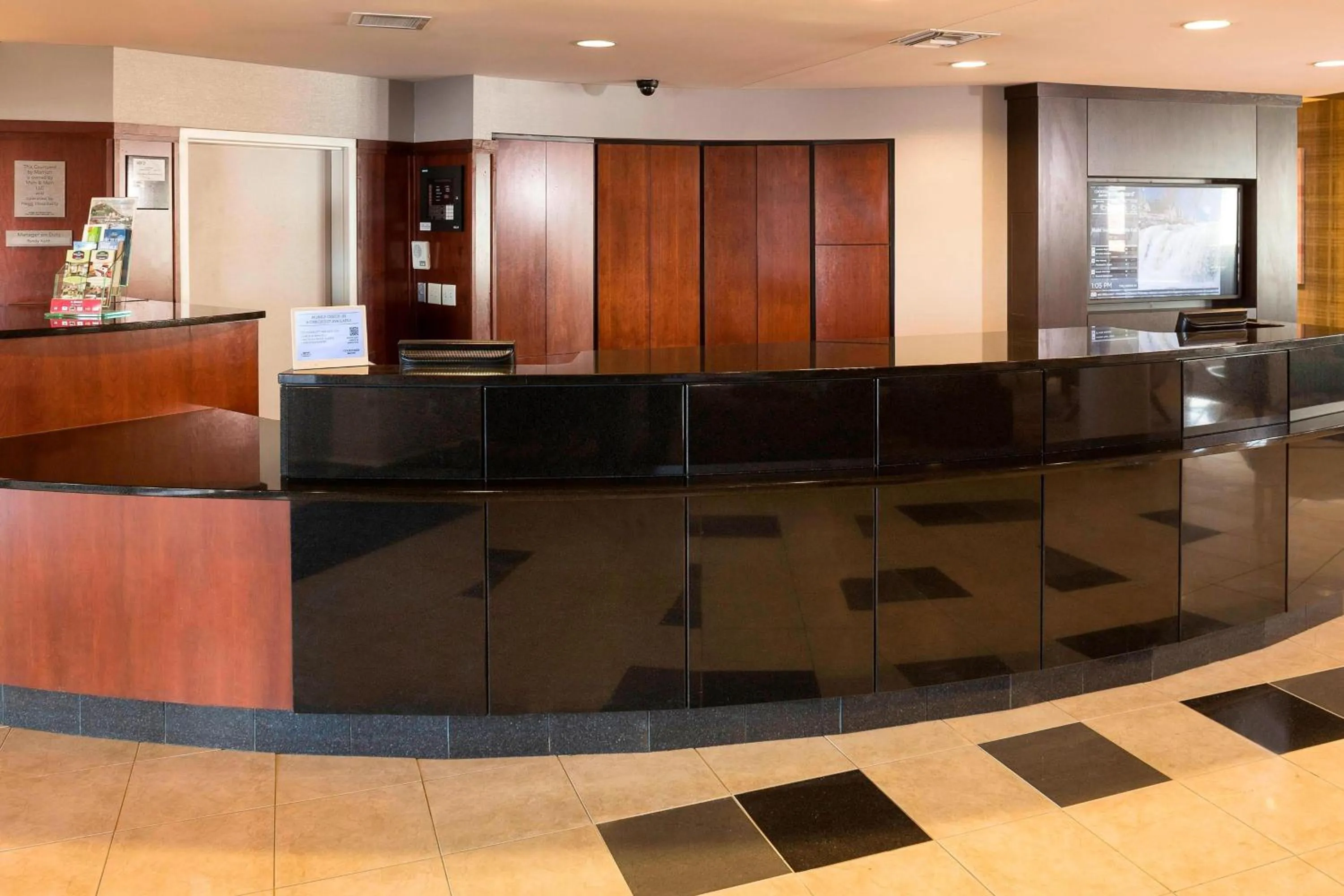 Lobby or reception in Courtyard By Marriott Sioux Falls