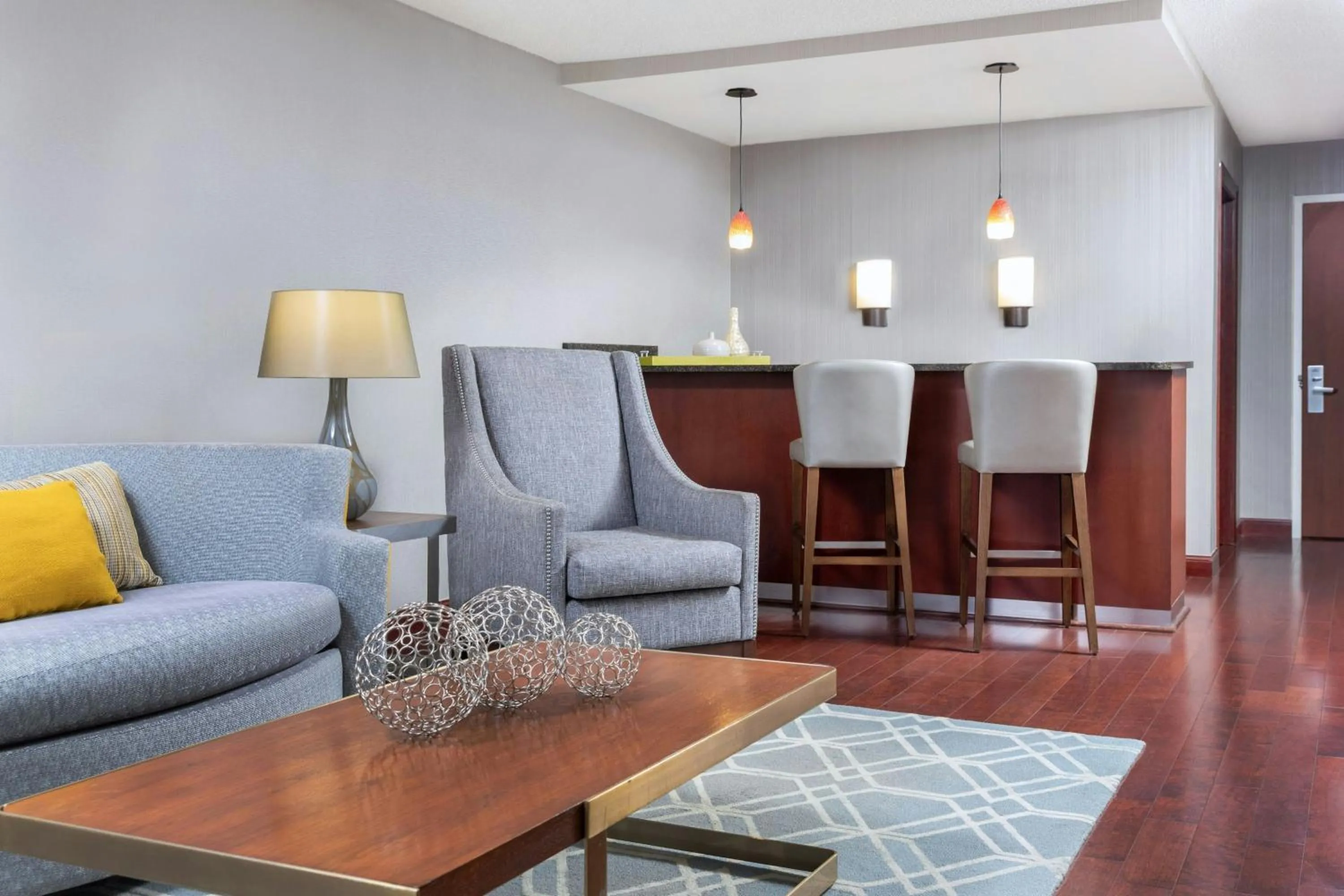 Living room in Courtyard By Marriott Sioux Falls