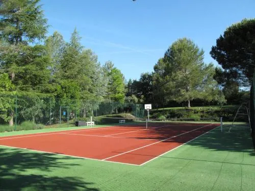 Résidence Miro, gîtes équipés été et hiver, tennis, piscine