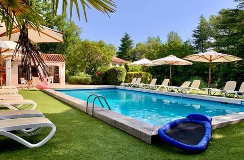 Résidence Miro, gîtes équipés été et hiver, tennis, piscine