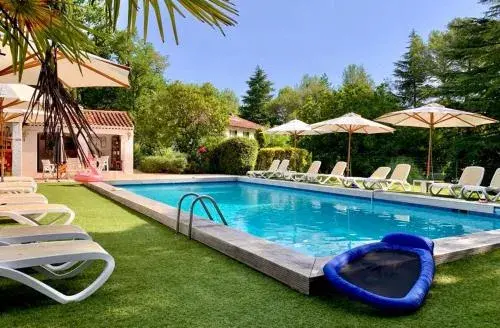Résidence Miro, gîtes équipés été et hiver, tennis, piscine Résidence Miro, gîtes équipés été et hiver, tennis, piscine