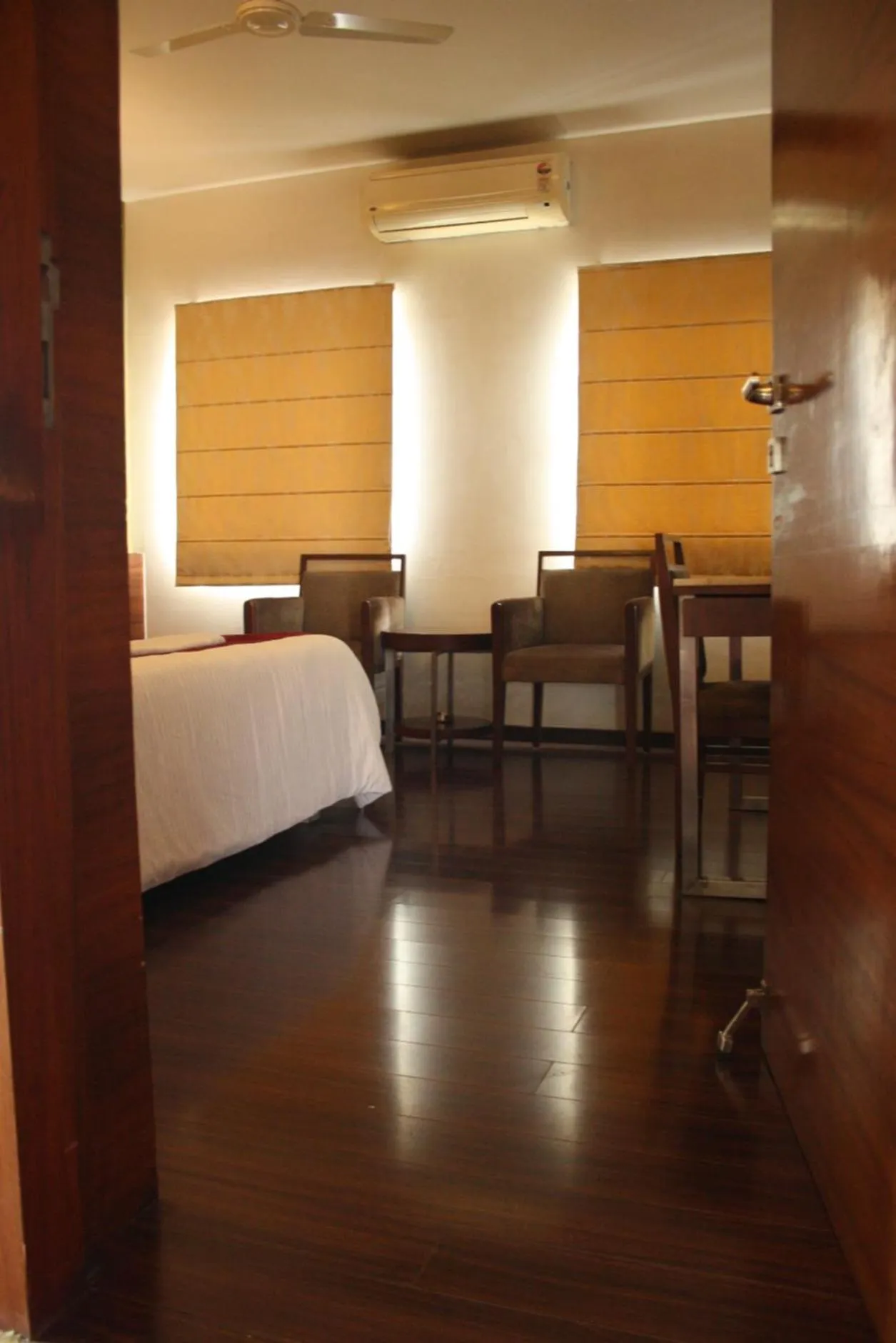 Photo of the whole room, Bed in Hotel Stay Inn