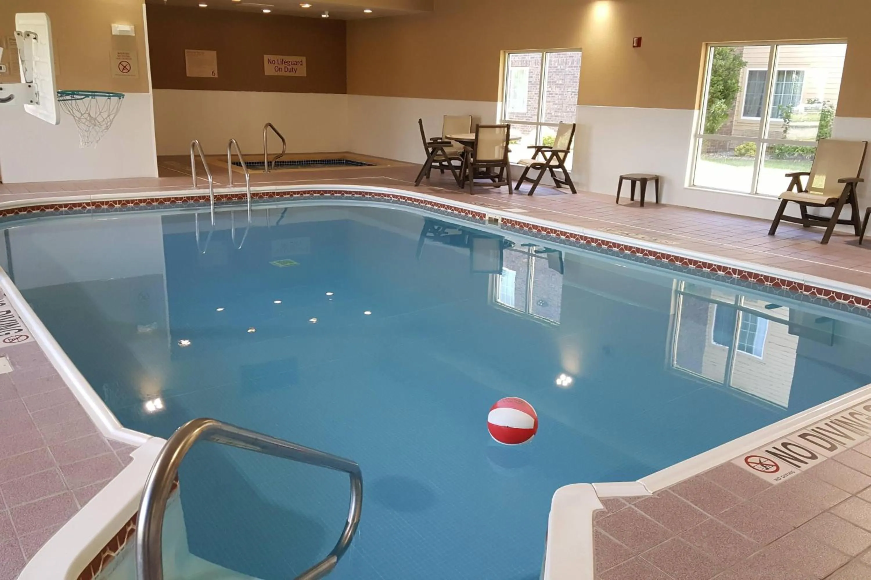 Swimming pool in TownePlace Suites Sioux Falls