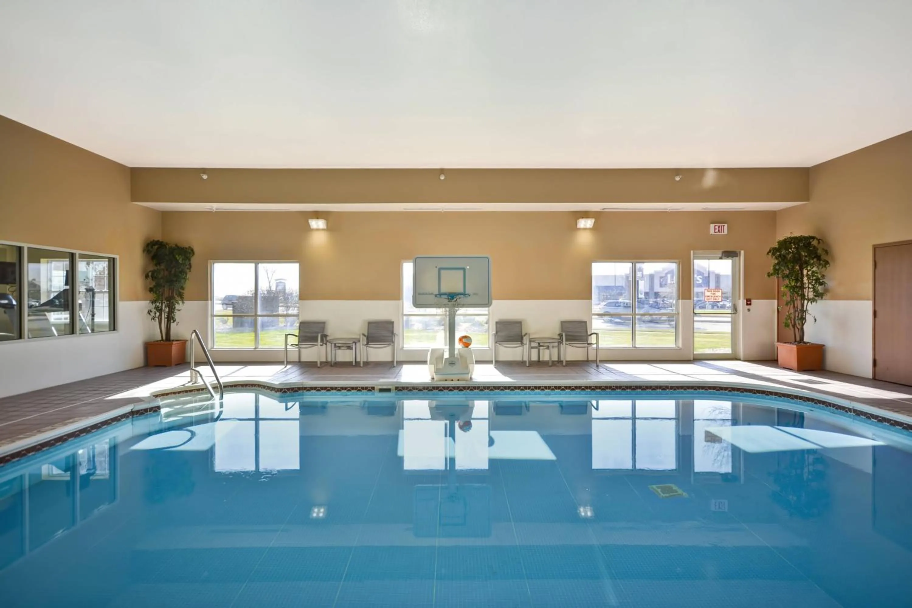 Swimming pool in TownePlace Suites Sioux Falls