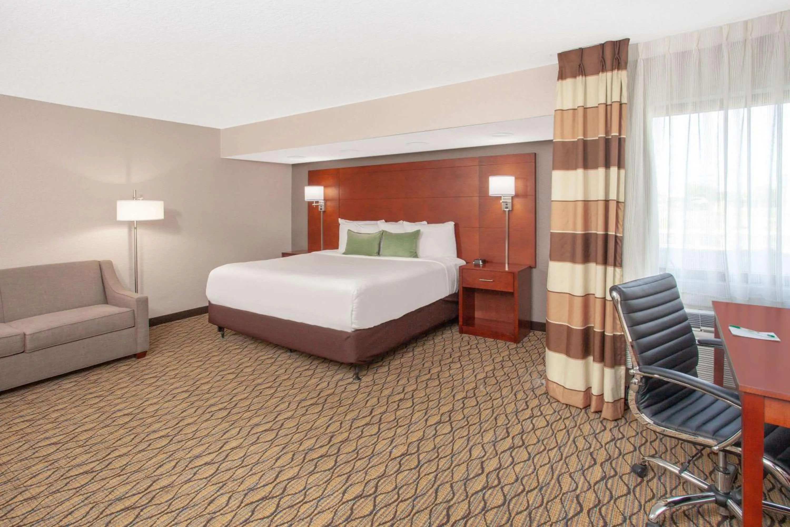 Photo of the whole room, Bed in Wyndham Garden Fort Wayne