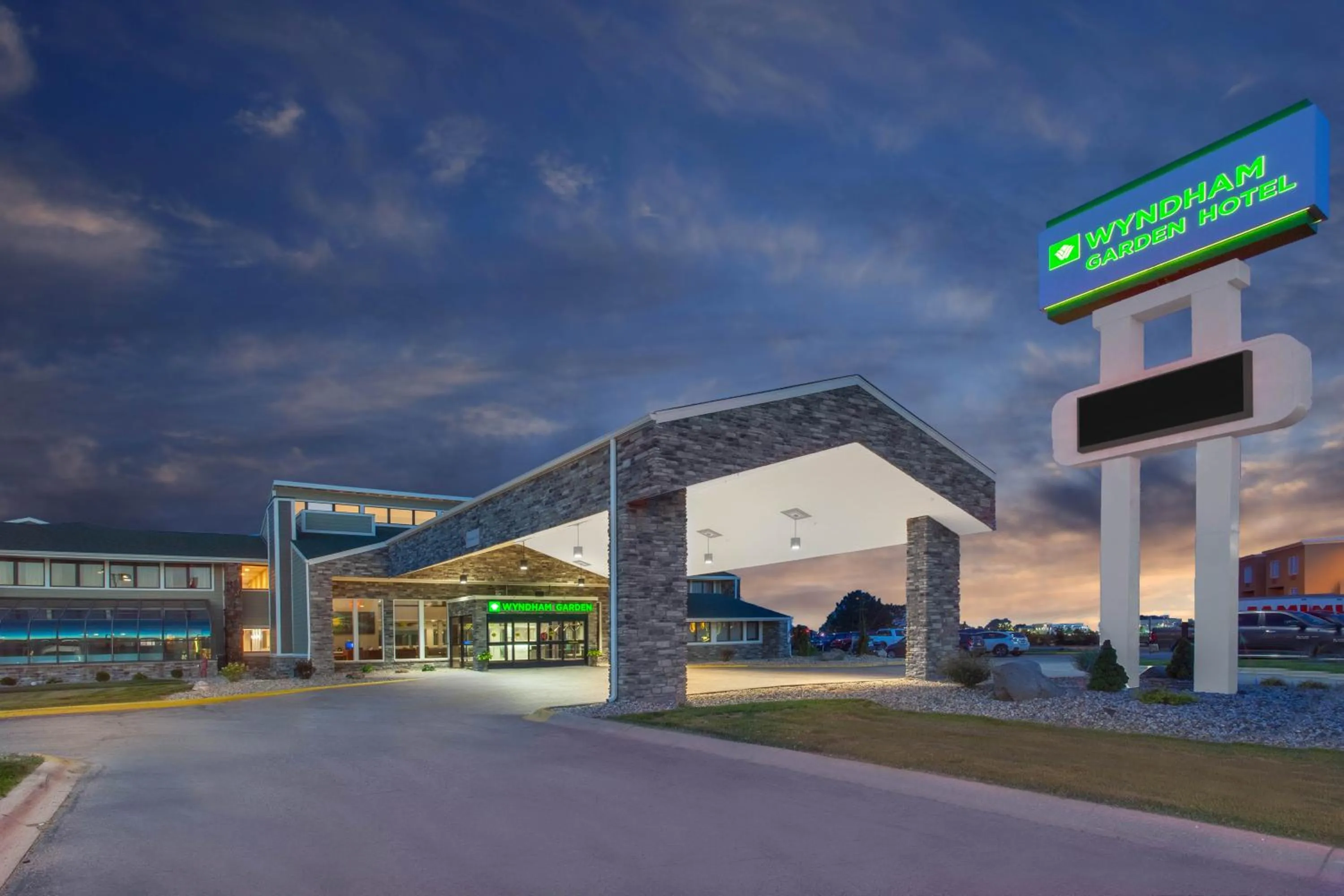 Facade/entrance in Wyndham Garden Fort Wayne
