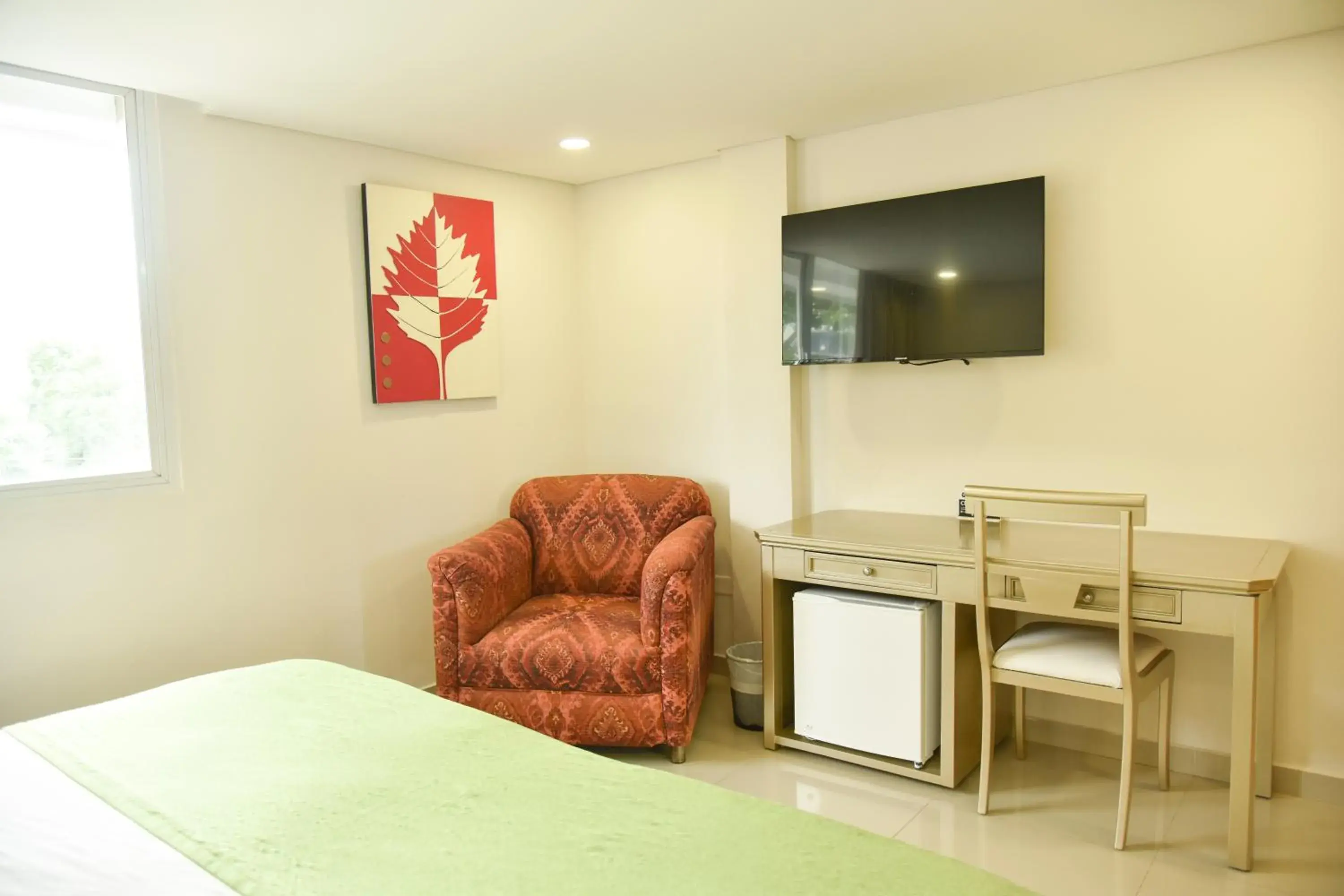 Communal lounge/ TV room, Bed in Hotel American Golf Communal lounge/ TV room, Bed in Hotel American Golf