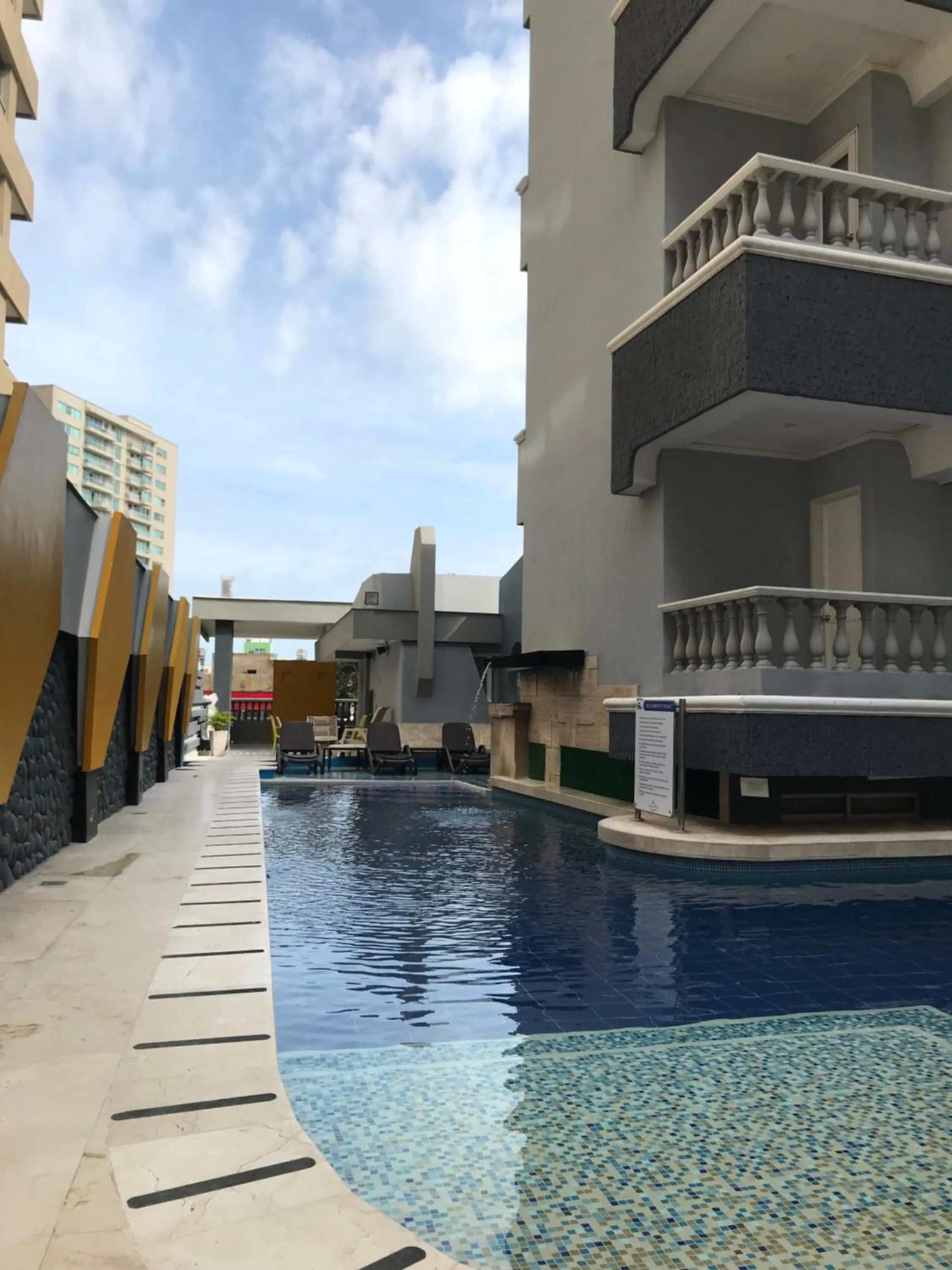 Swimming pool in Hotel American Golf