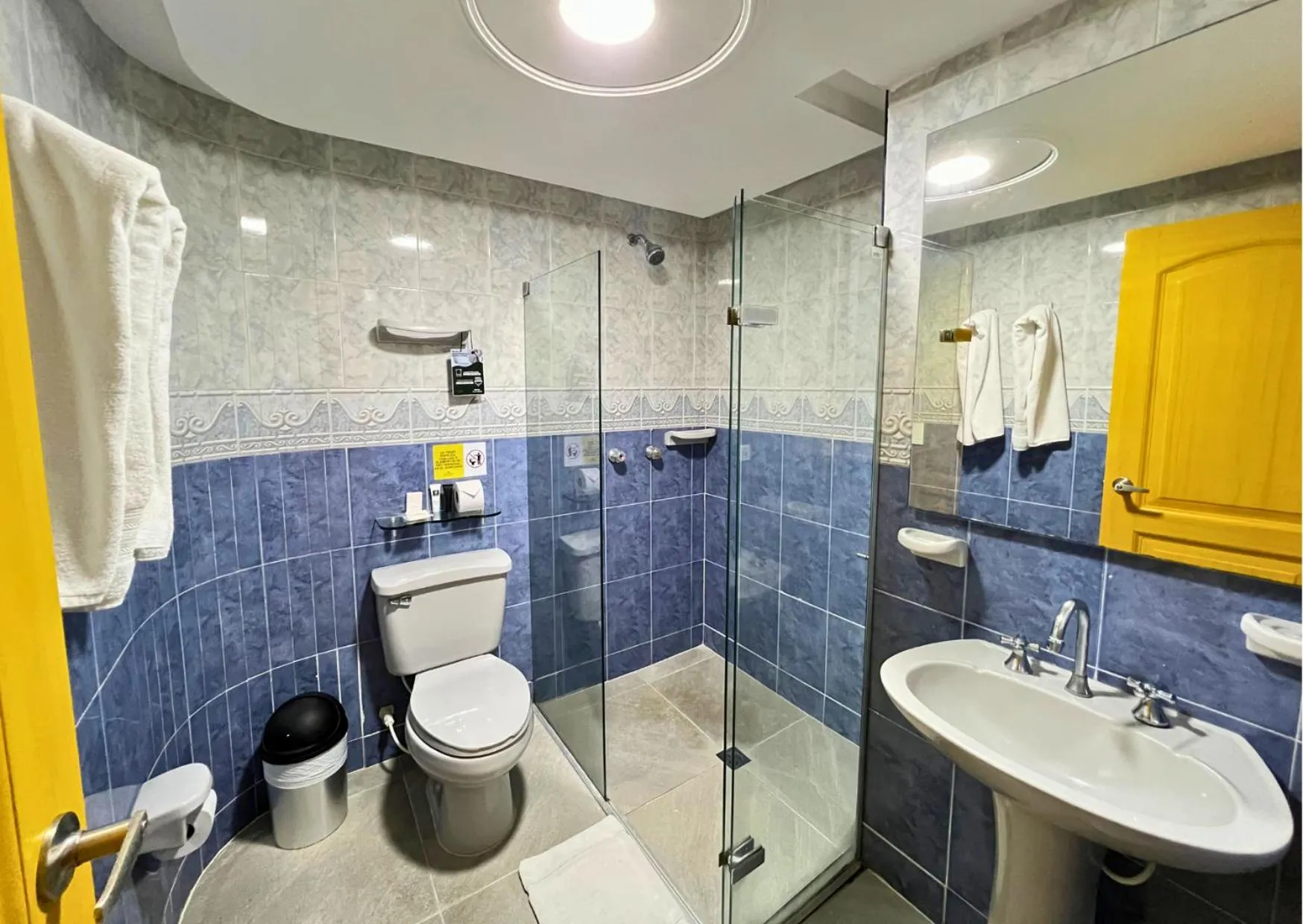 Bathroom in Hotel American Golf