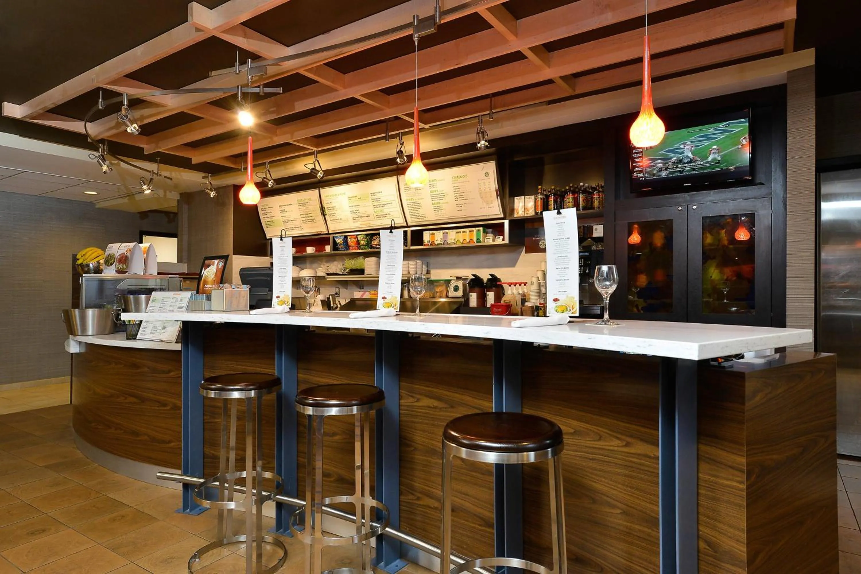 Lounge or bar in Courtyard by Marriott Bentonville