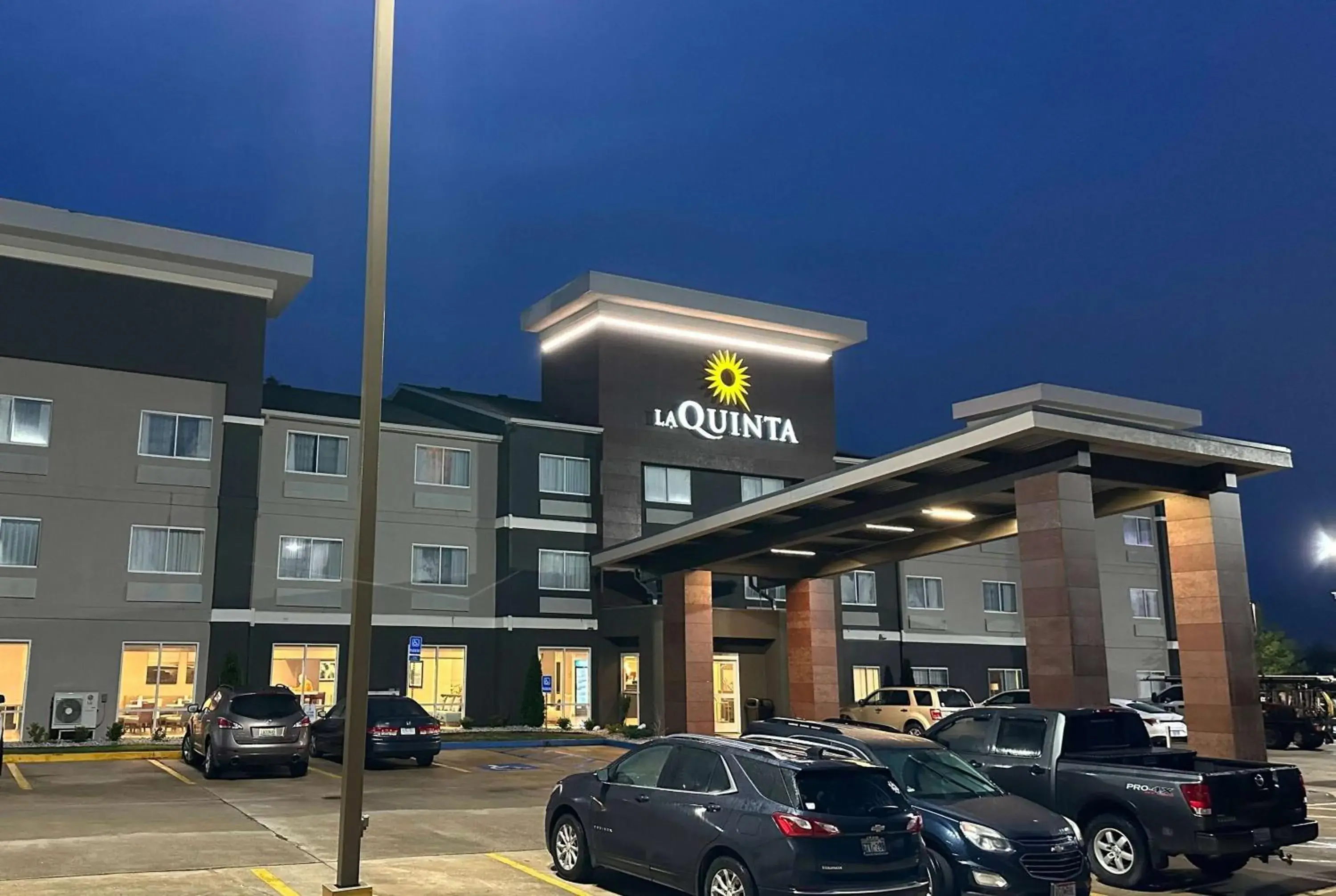 Property building in La Quinta by Wyndham Fayetteville Property building in La Quinta by Wyndham Fayetteville