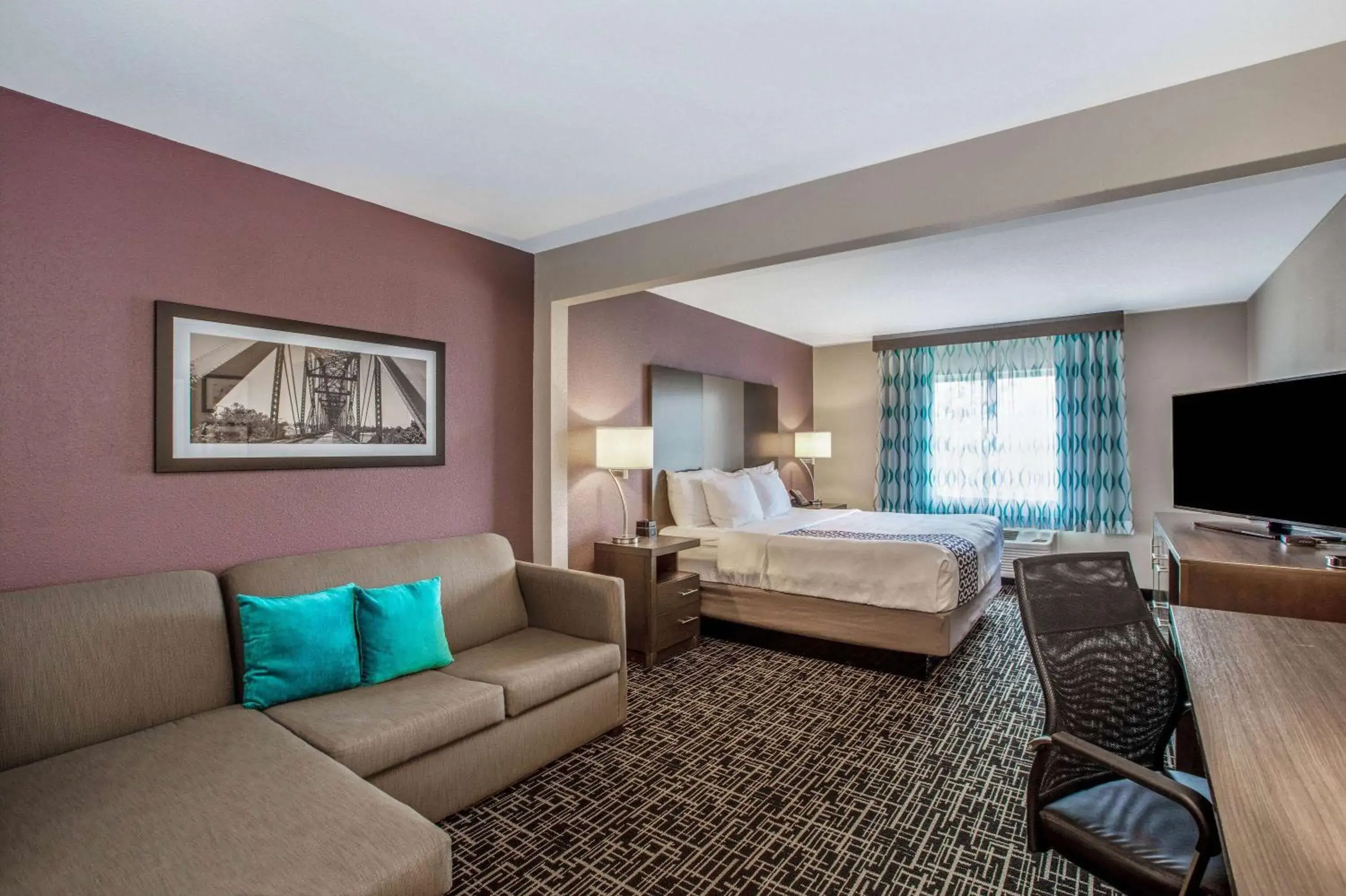 Bed in La Quinta by Wyndham Fayetteville Bed in La Quinta by Wyndham Fayetteville