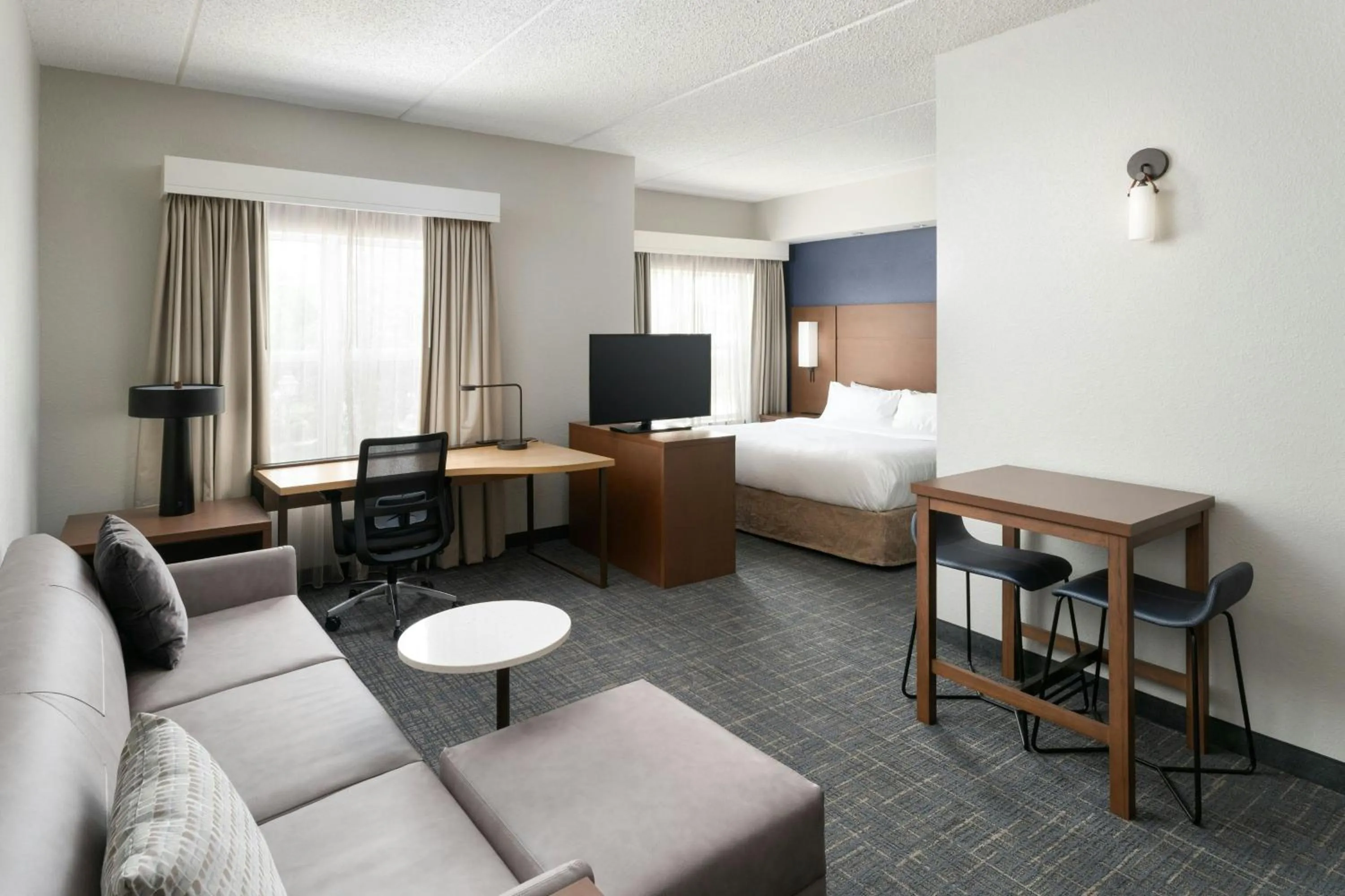 Living room, Bed in Residence Inn Gainesville I-75