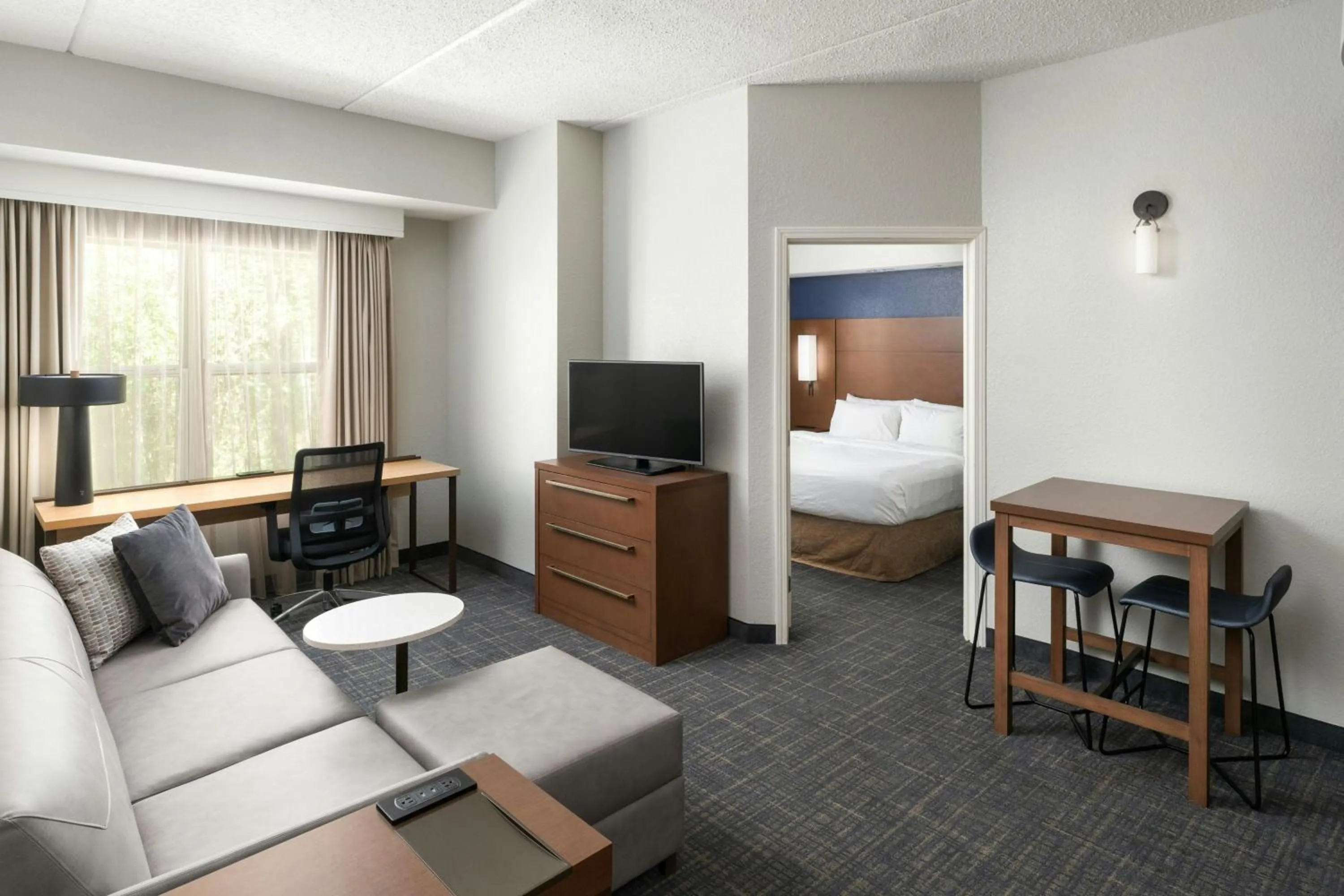 Living room, Bed in Residence Inn Gainesville I-75