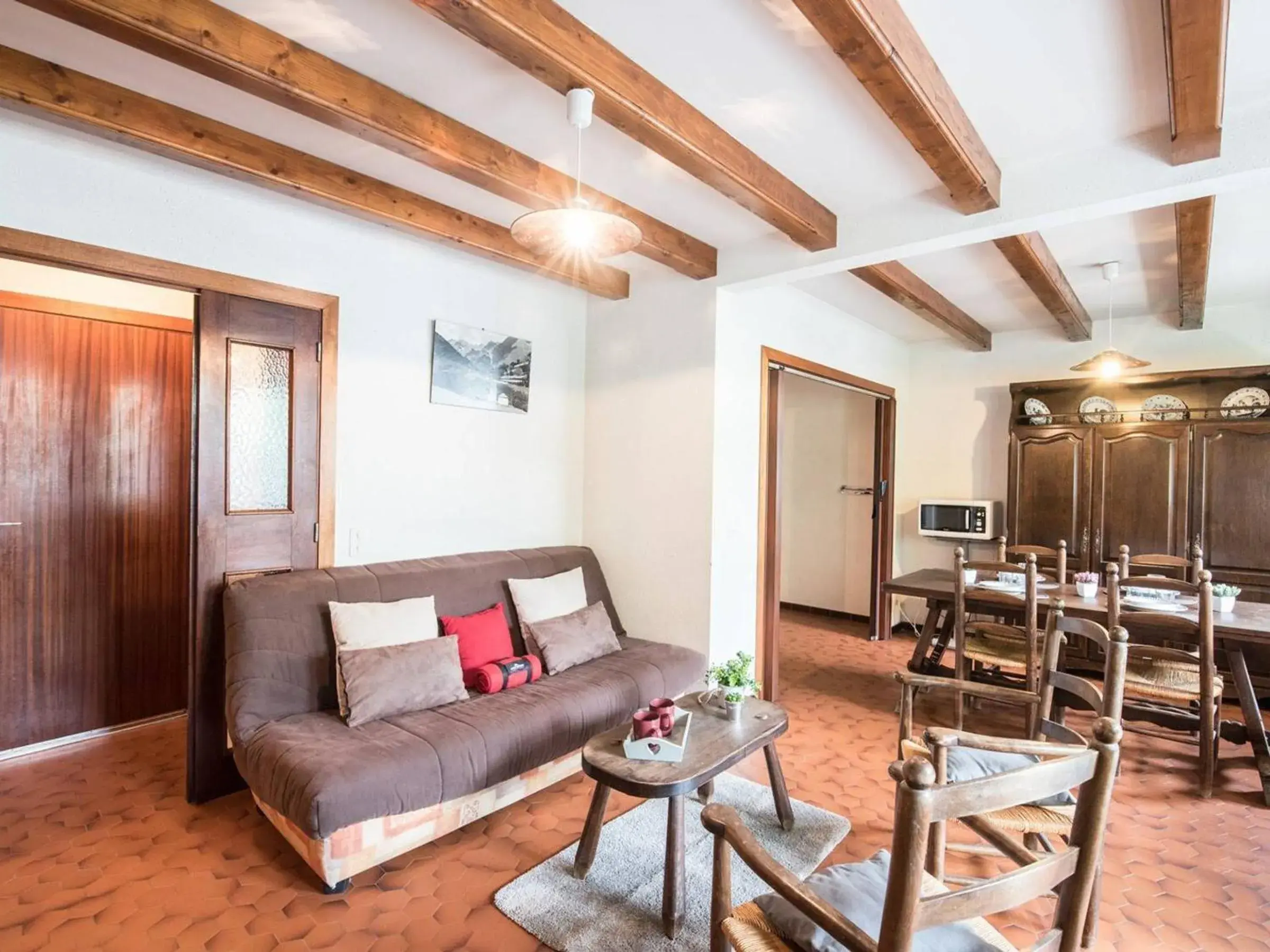 Appartement 4 pers avec terrasse, parking privé, proche thermes et remontées mécaniques - FR-1-296-198 Appartement 4 pers avec terrasse, parking privé, proche thermes et remontées mécaniques - FR-1-296-198