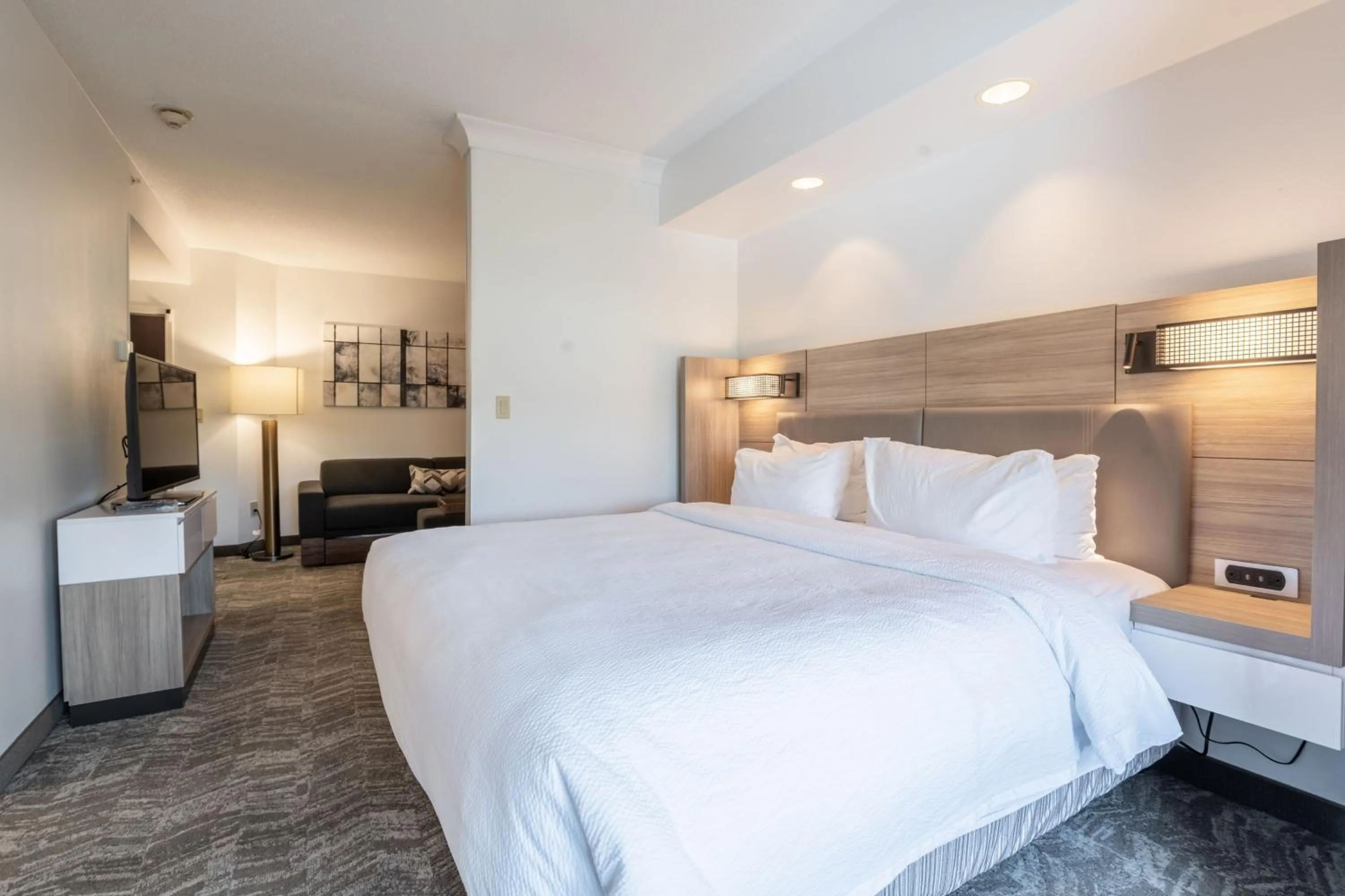 Living room, Bed in SpringHill Suites Gainesville