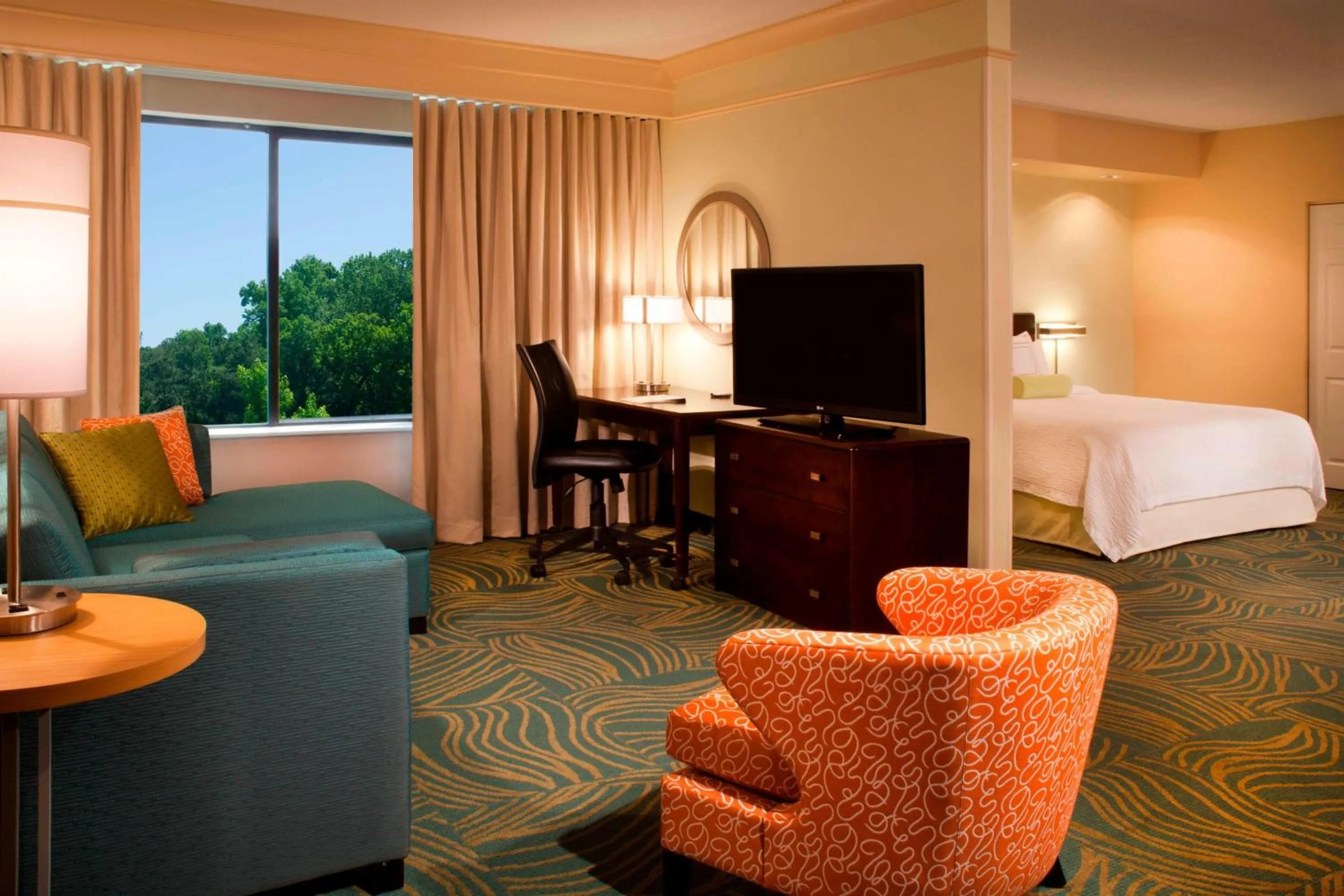 Living room, Bed in SpringHill Suites Gainesville