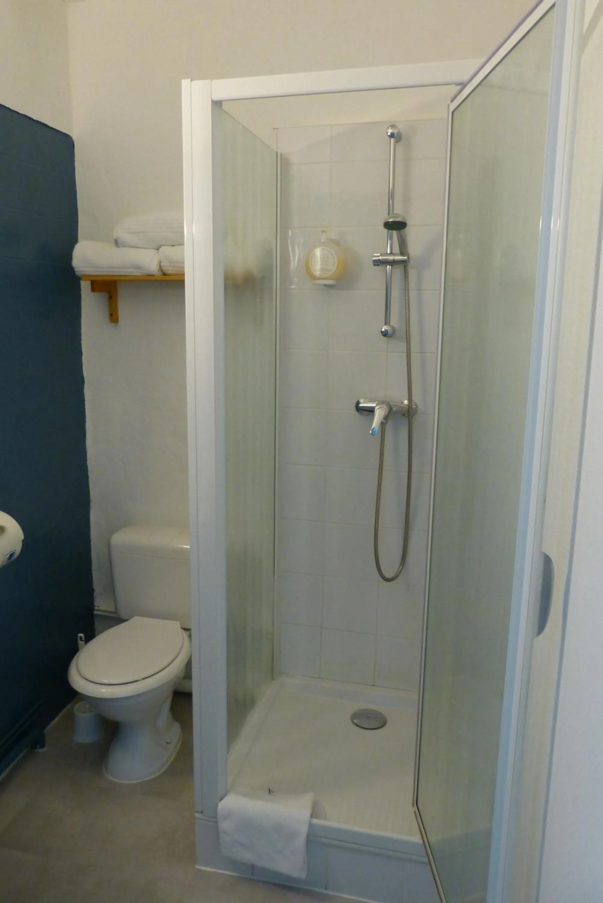 Shower in Hotel des Alpes