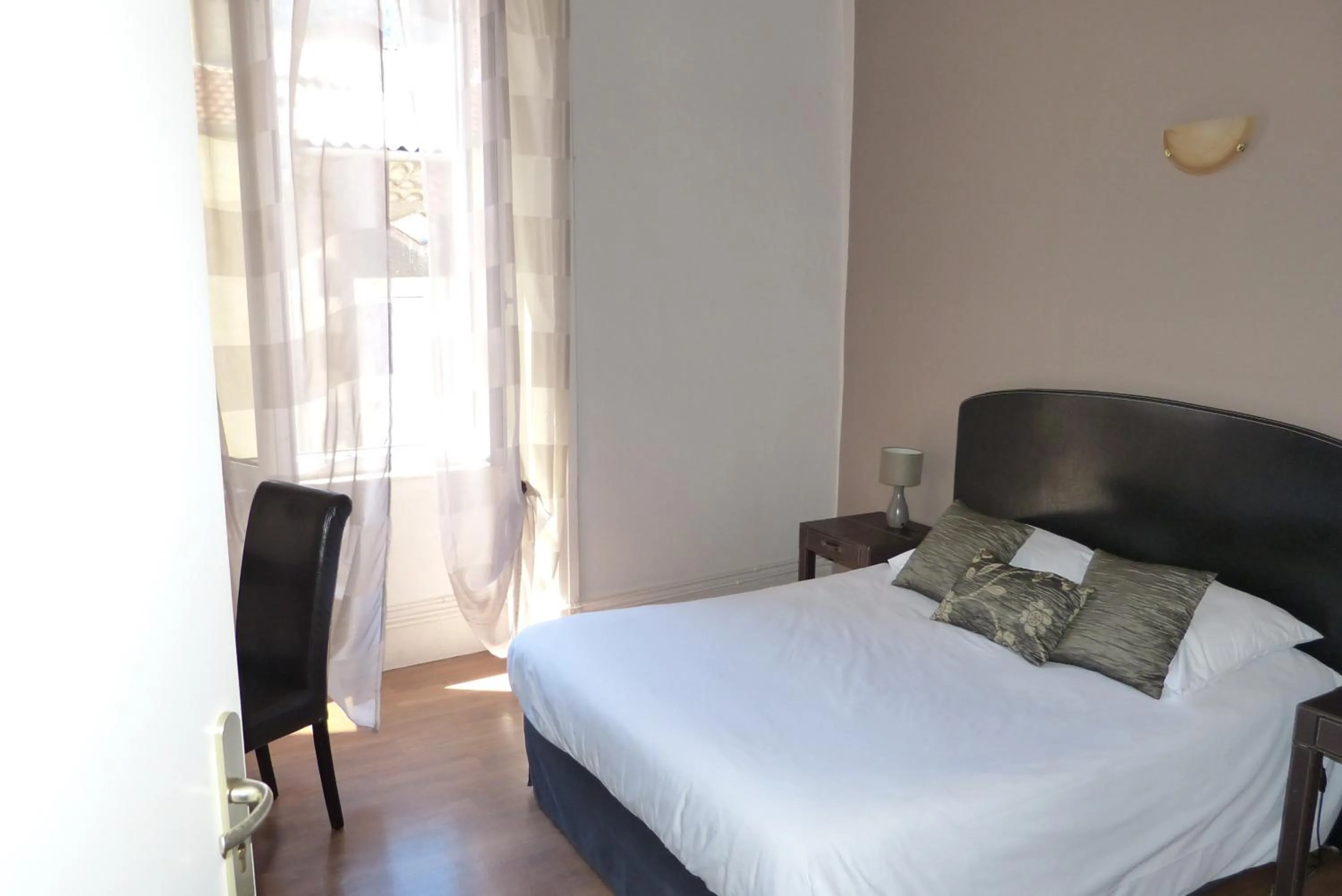 Bed in Hotel des Alpes