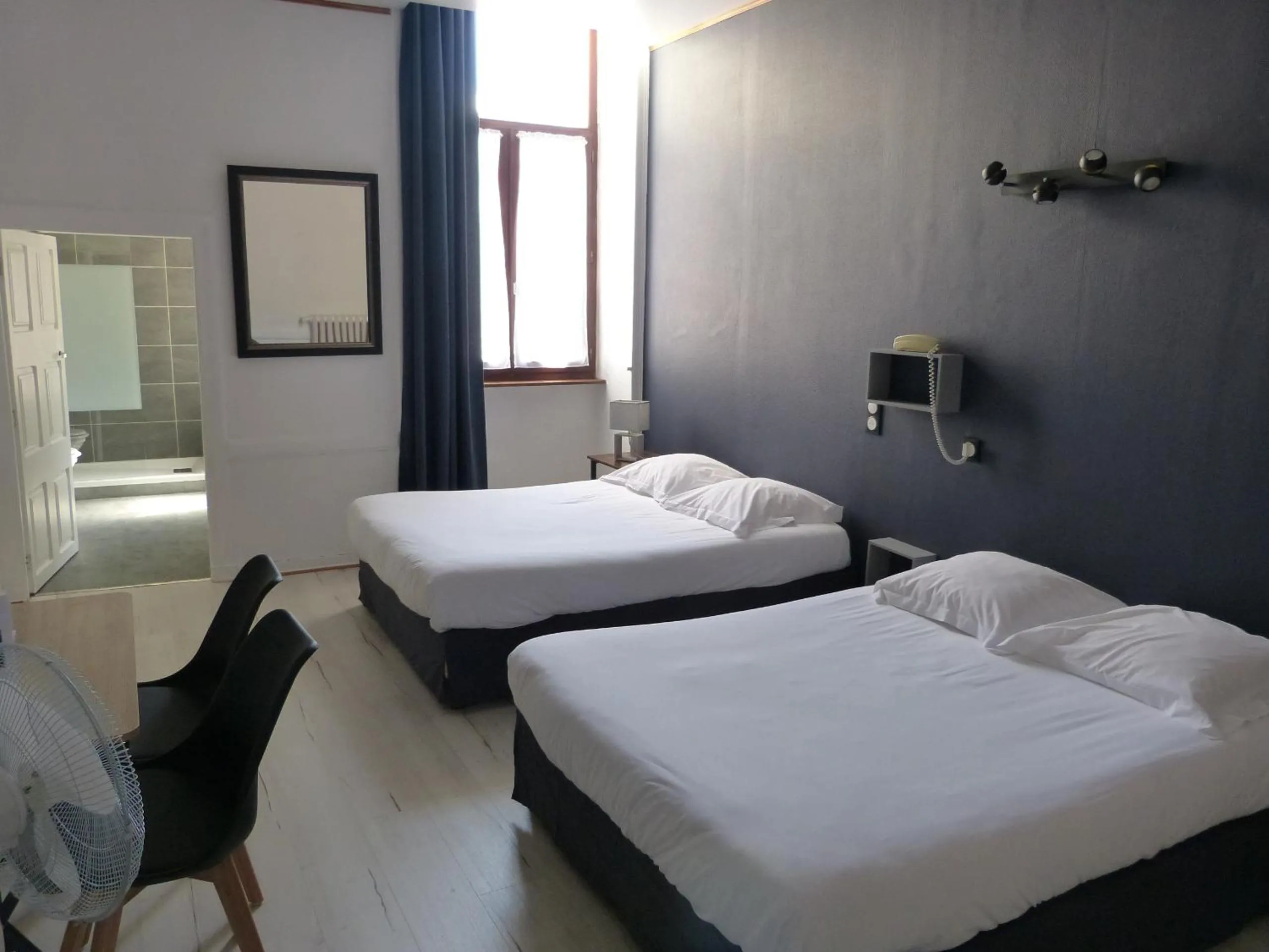 Photo of the whole room, Bed in Hotel des Alpes