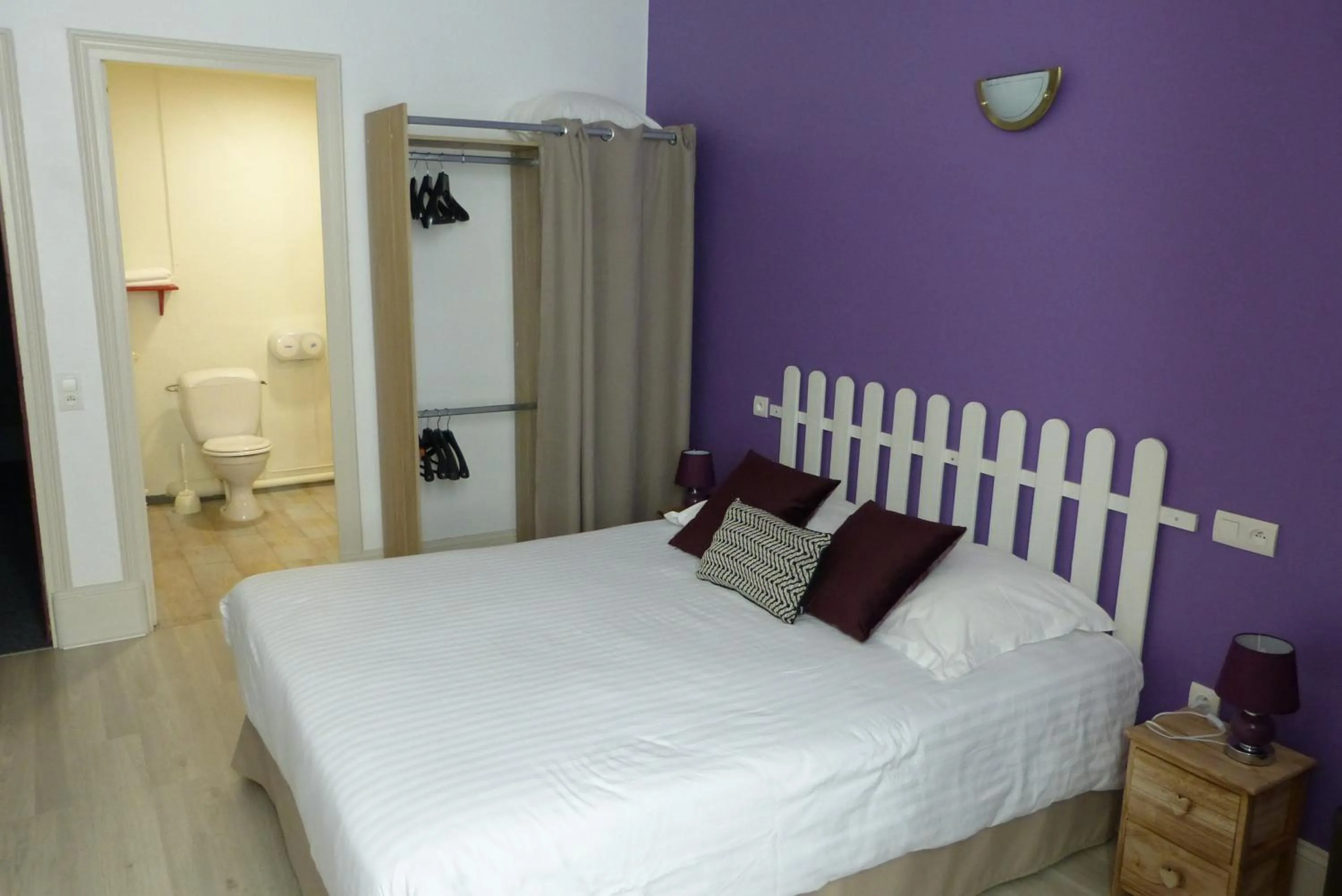 Bed in Hotel des Alpes