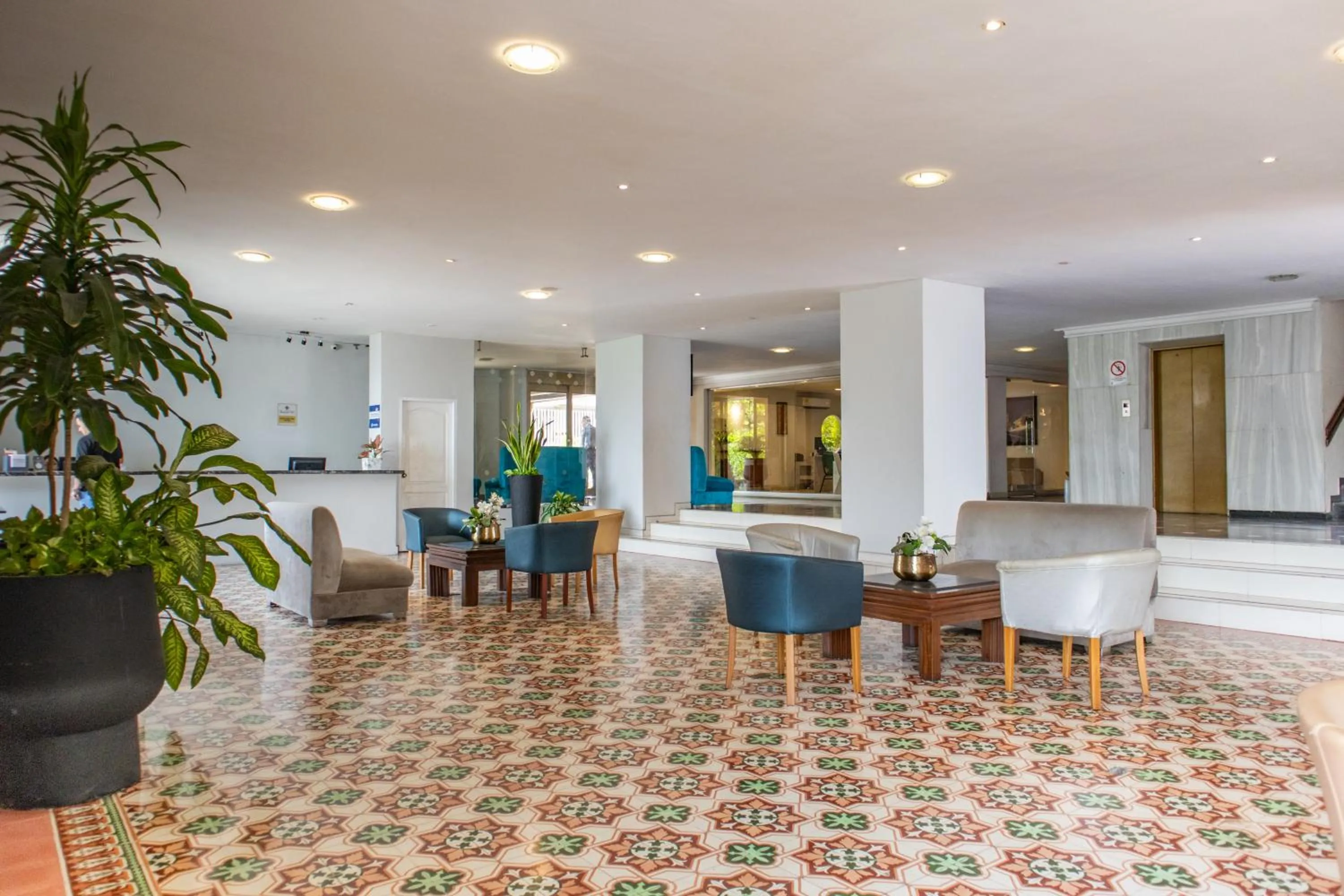 Lobby or reception in Hotel Faranda Express Puerta Del Sol Barranquilla, A Member of Radisson Individuals