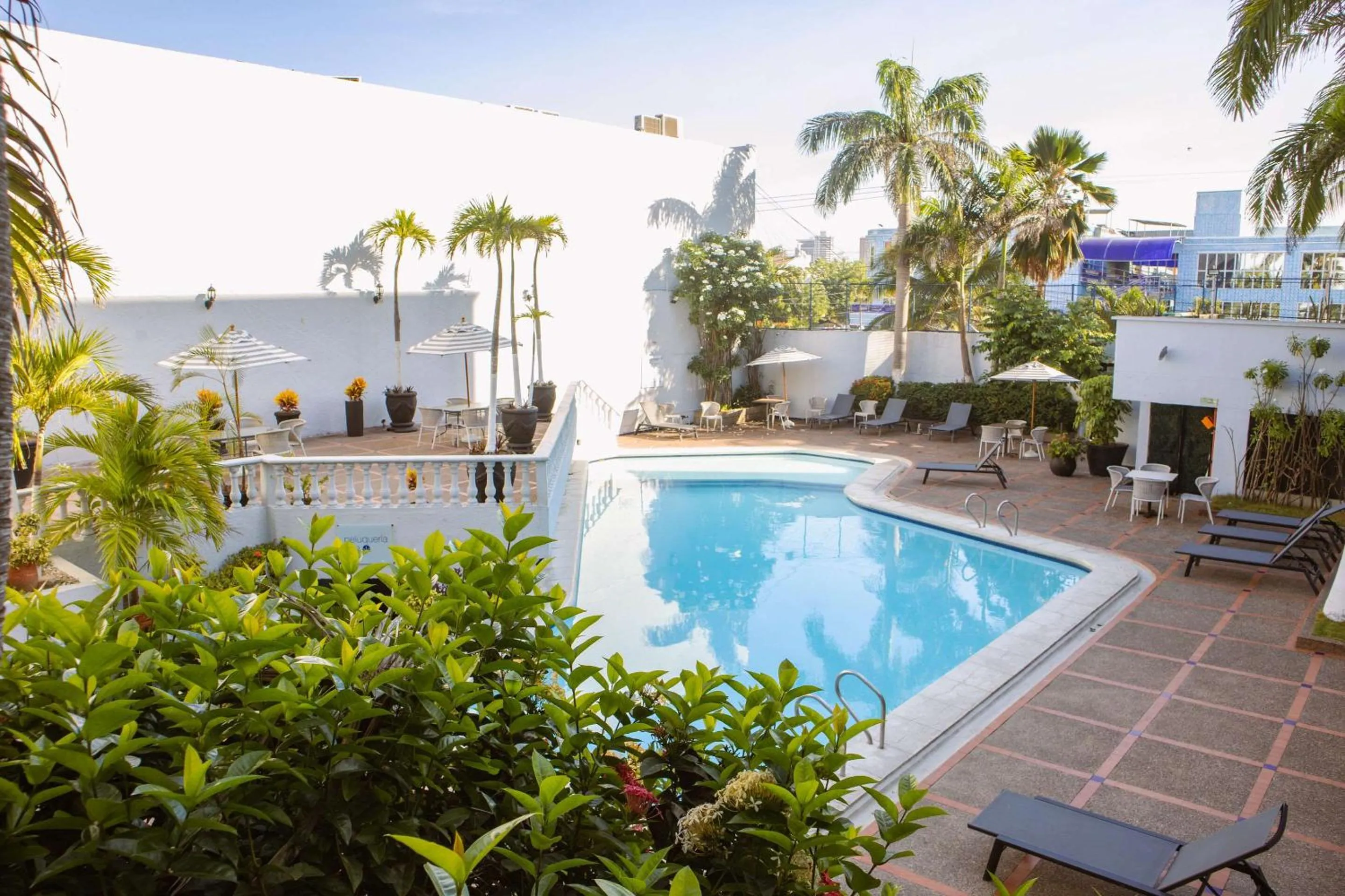 Swimming pool in Hotel Faranda Express Puerta Del Sol Barranquilla, A Member of Radisson Individuals