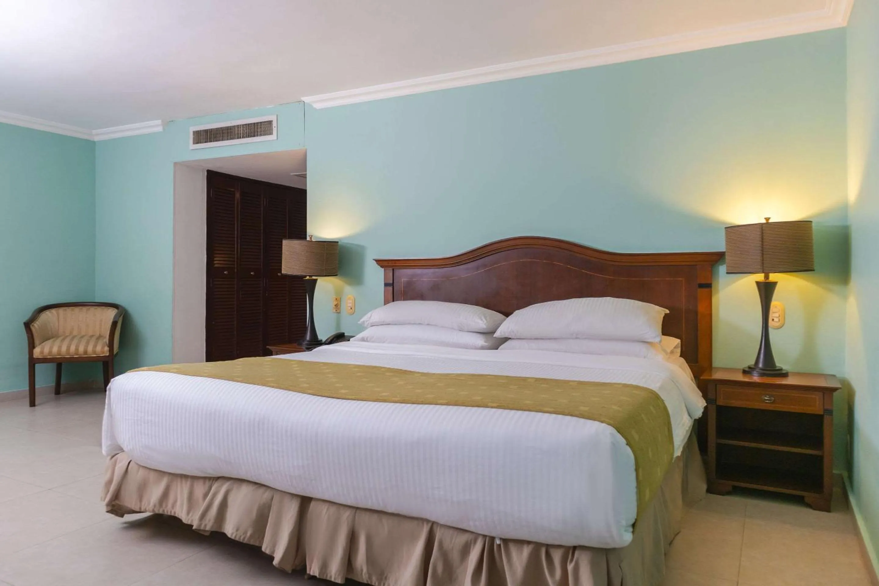 Bedroom, Bed in Hotel Faranda Express Puerta Del Sol Barranquilla, A Member of Radisson Individuals