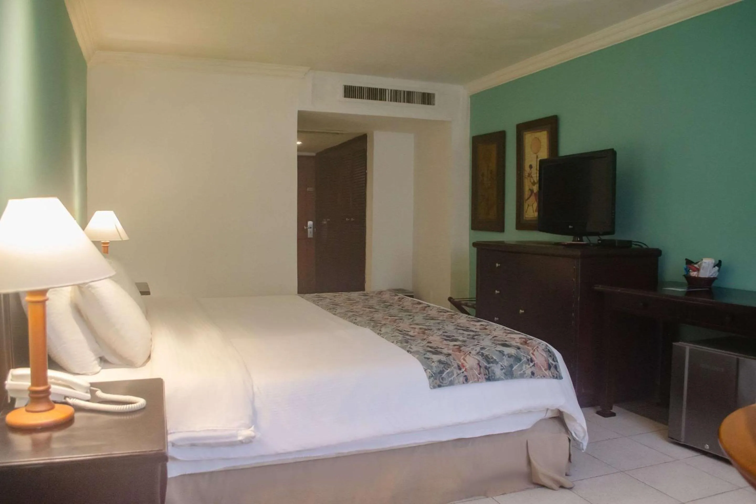 Bedroom, Bed in Hotel Faranda Express Puerta Del Sol Barranquilla, A Member of Radisson Individuals