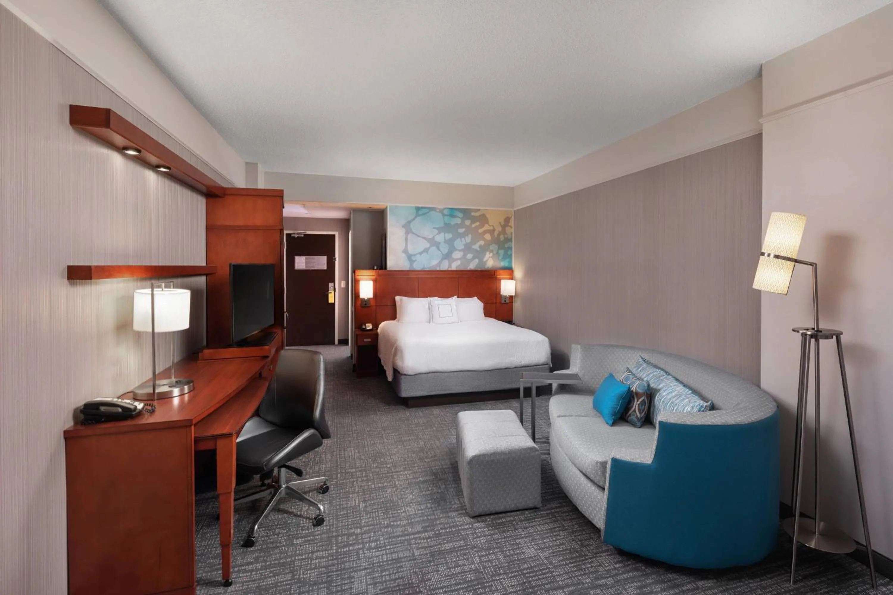 Photo of the whole room, Bed in Courtyard by Marriott Greenville Downtown