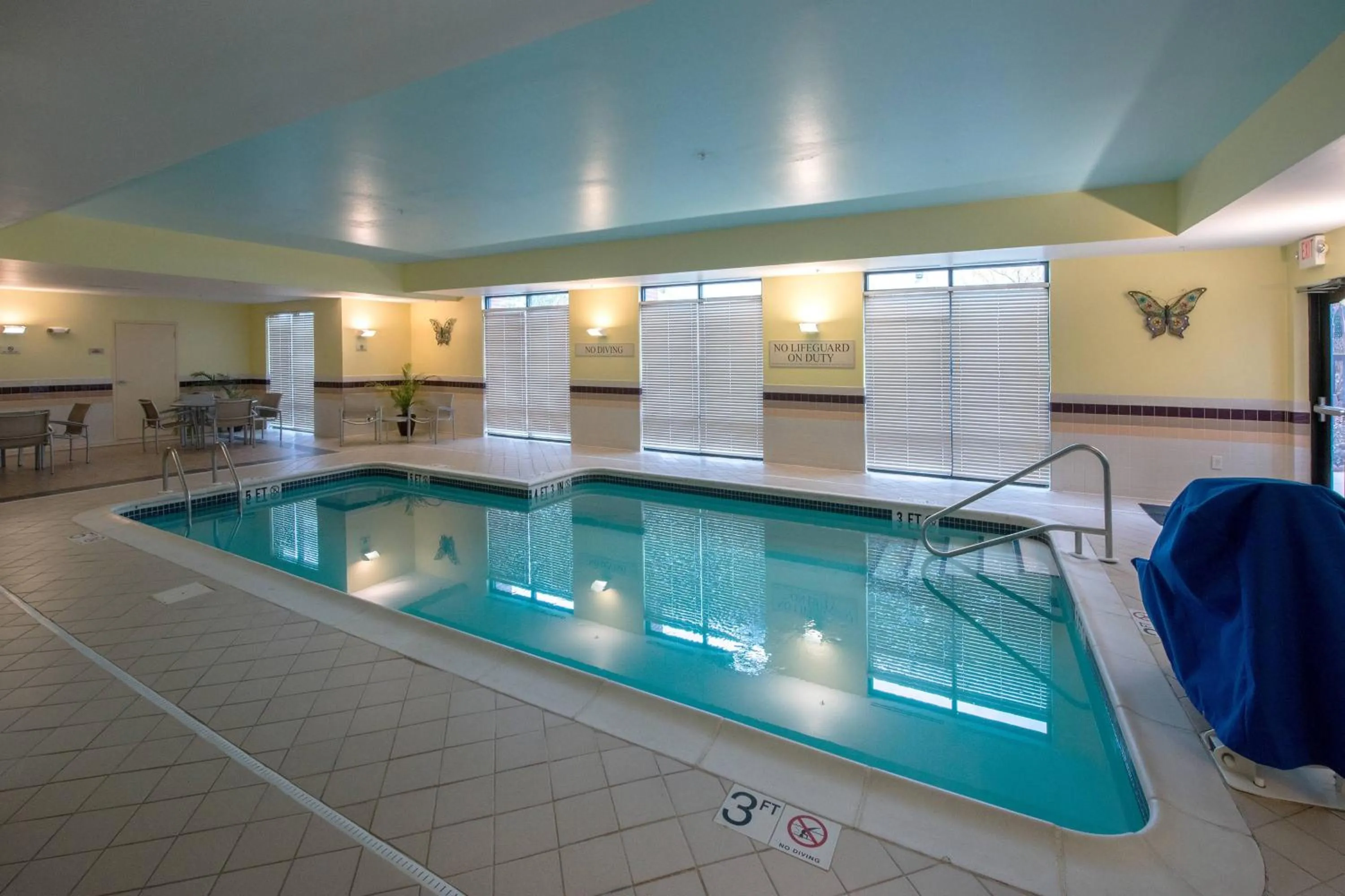 Swimming pool in SpringHill Suites by Marriott Greensboro