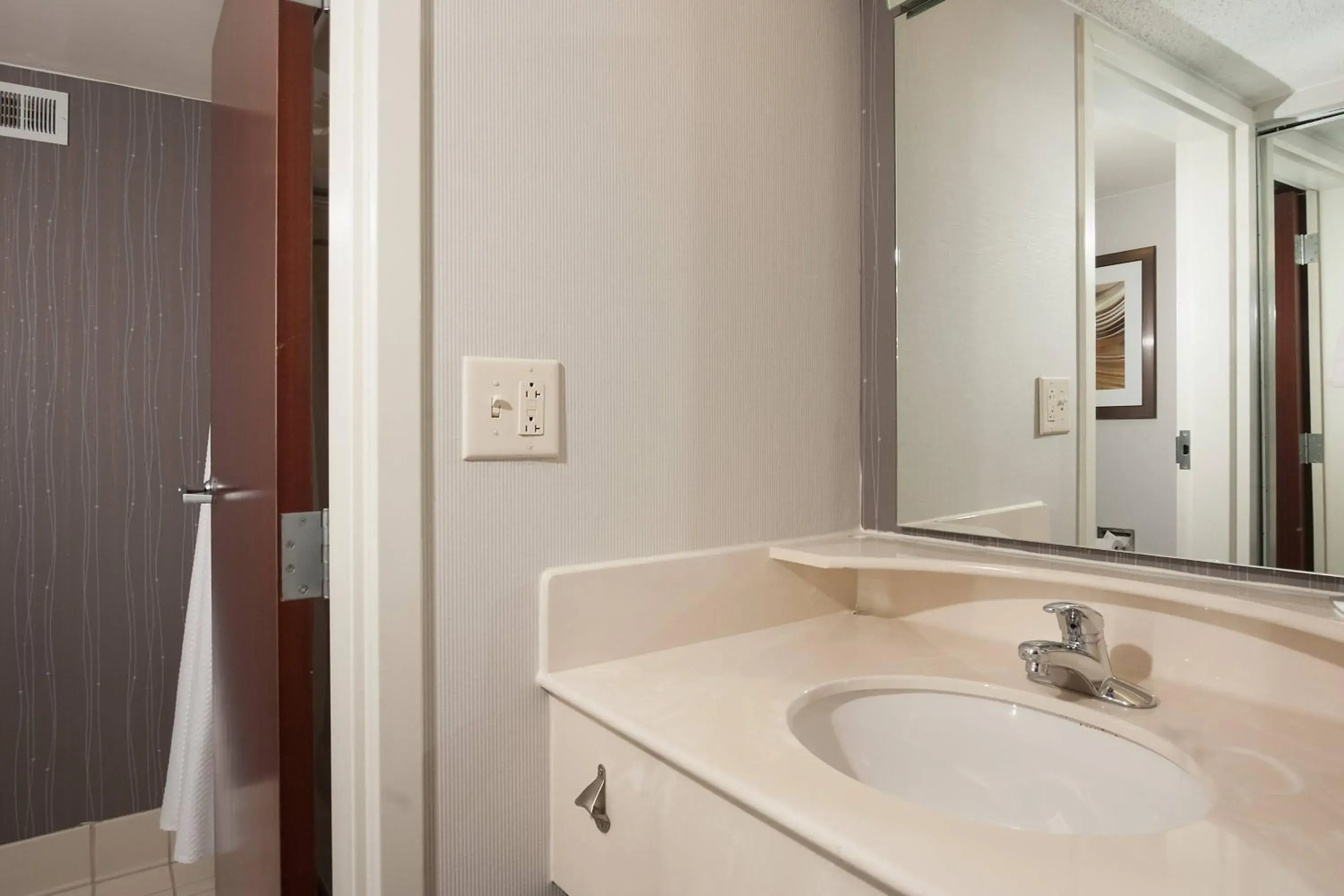 King Room with Balcony in Courtyard Greenville-Spartanburg Airport King Room with Balcony in Courtyard Greenville-Spartanburg Airport