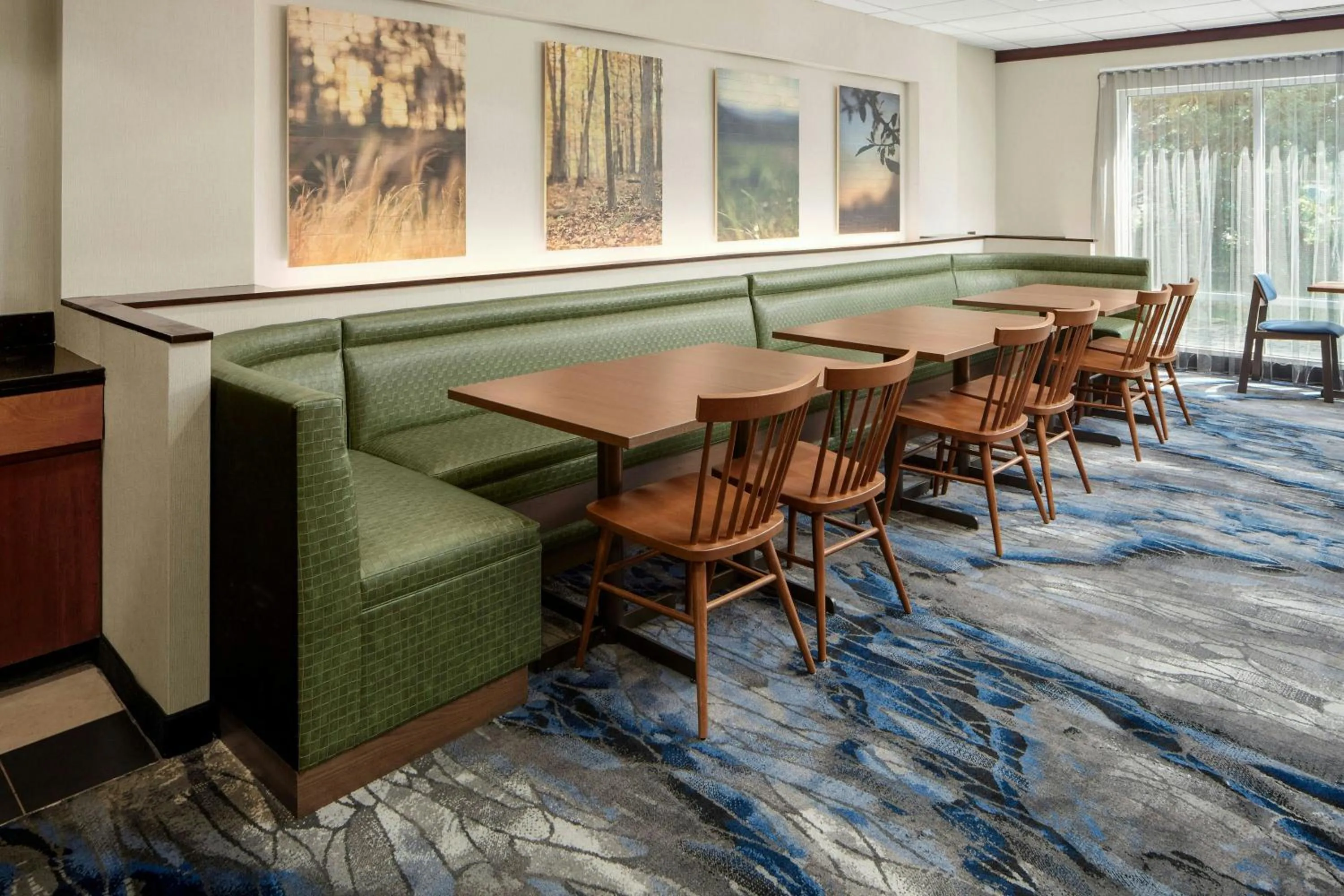 Breakfast in Fairfield Inn & Suites by Marriott Carlisle