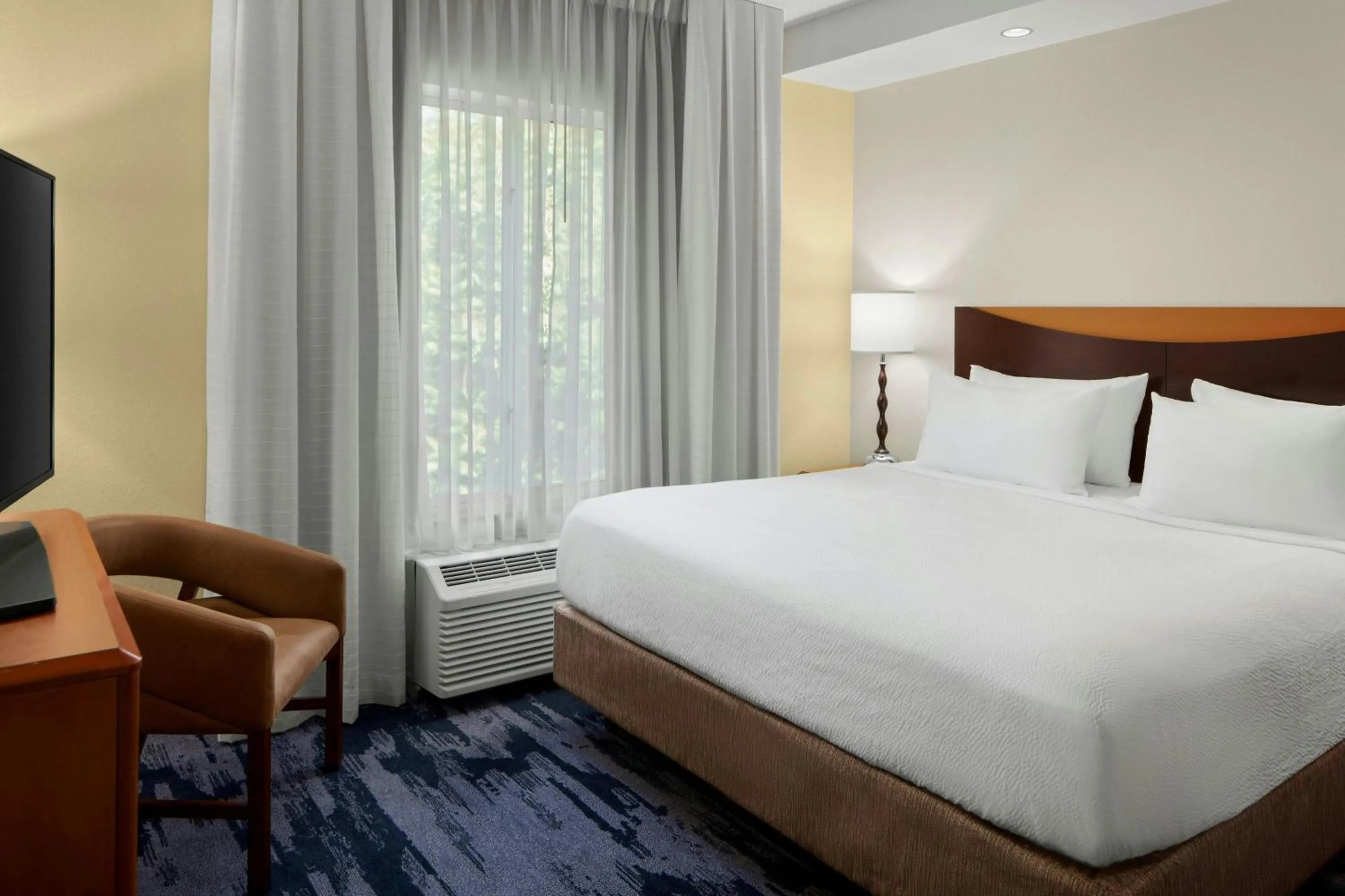 Bedroom, Bed in Fairfield Inn & Suites by Marriott Carlisle