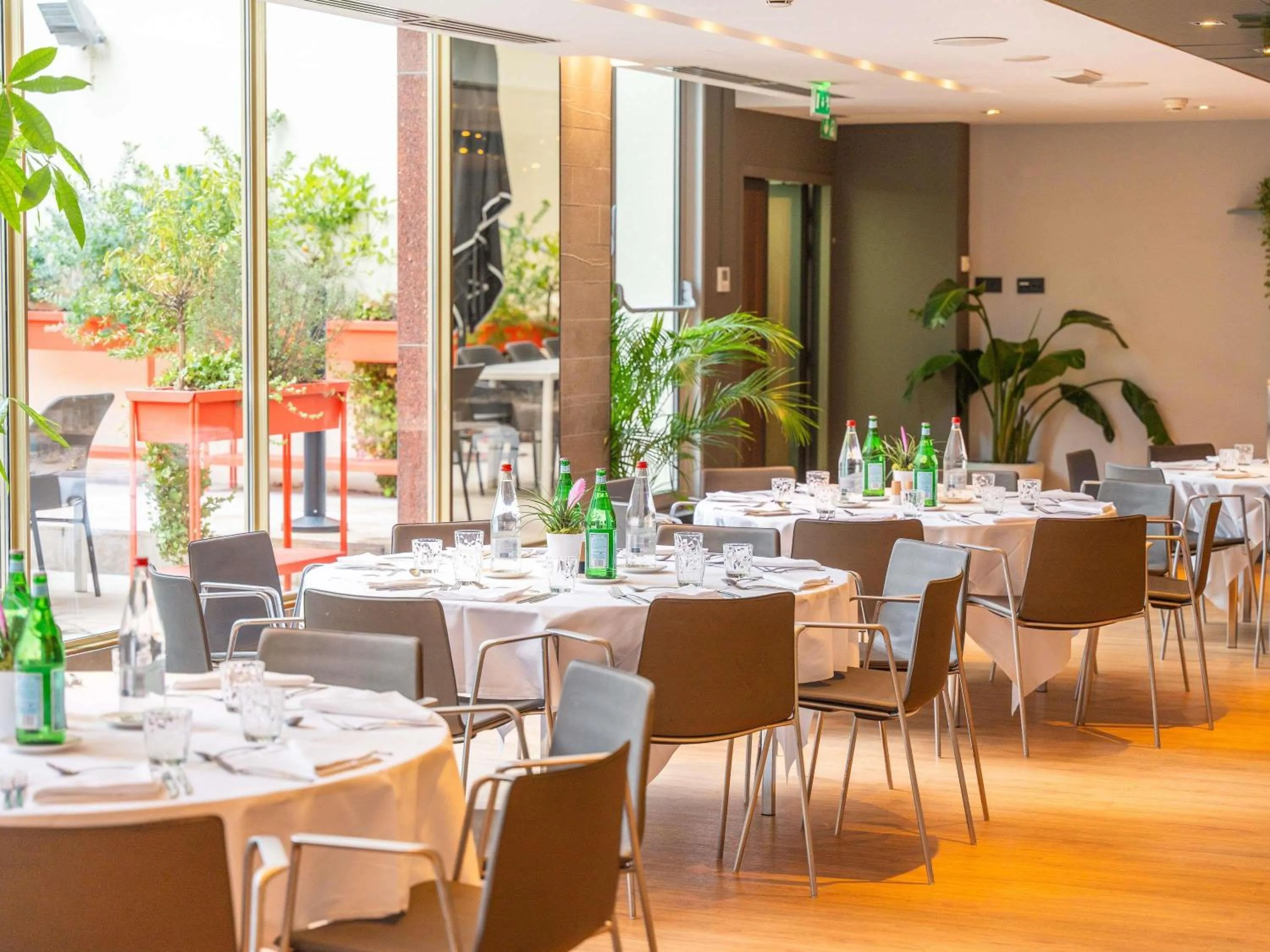 Meeting/conference room in Pullman Paris Tour Eiffel