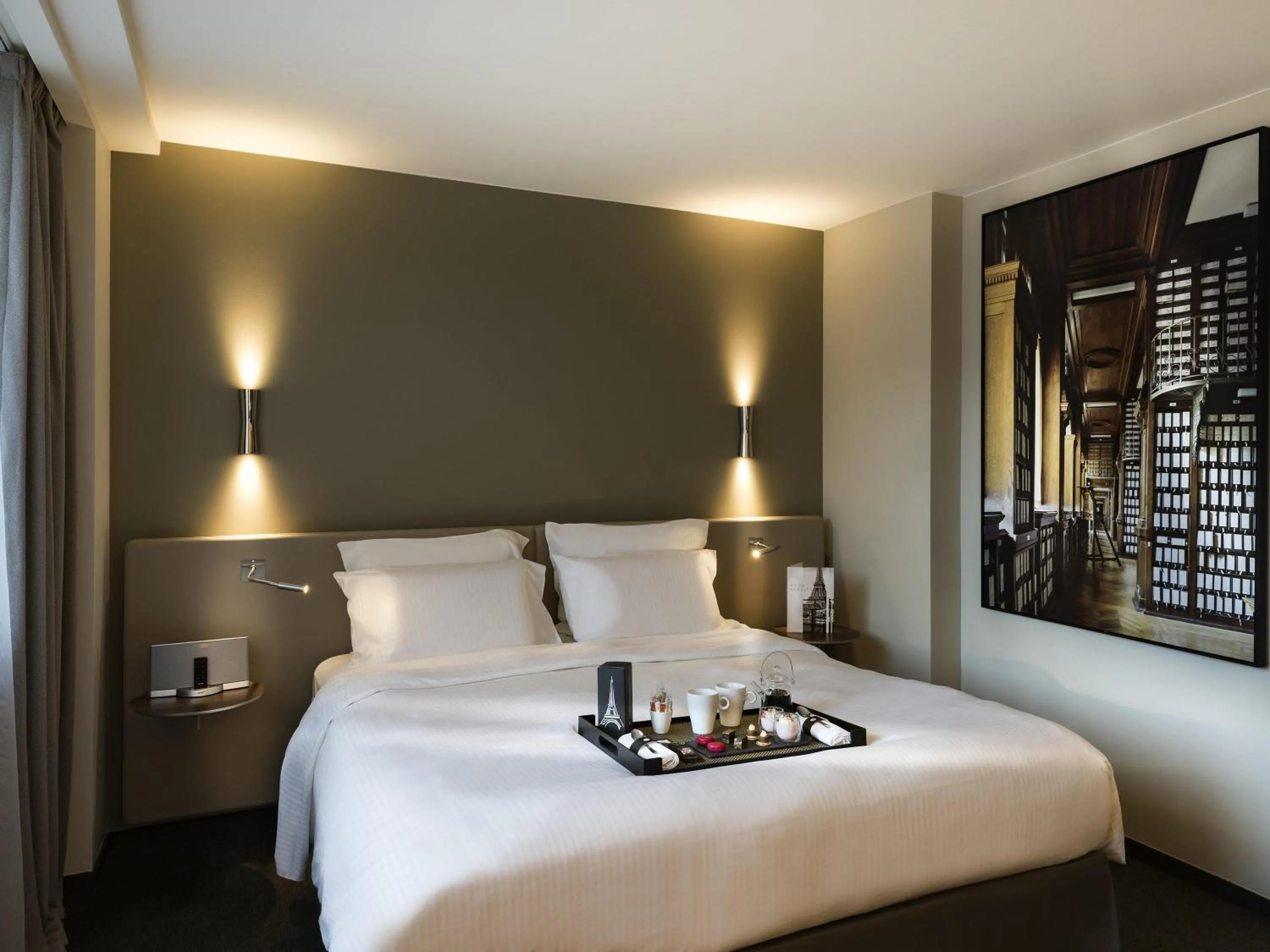 Bedroom, Bed in Pullman Paris Tour Eiffel
