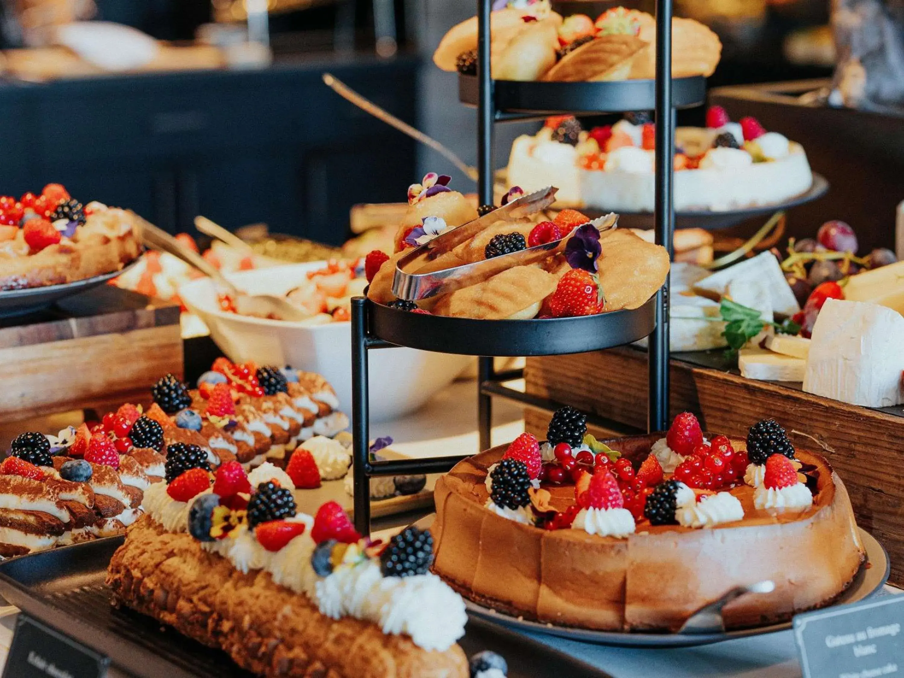 Restaurant/places to eat in Pullman Paris Tour Eiffel Restaurant/places to eat in Pullman Paris Tour Eiffel