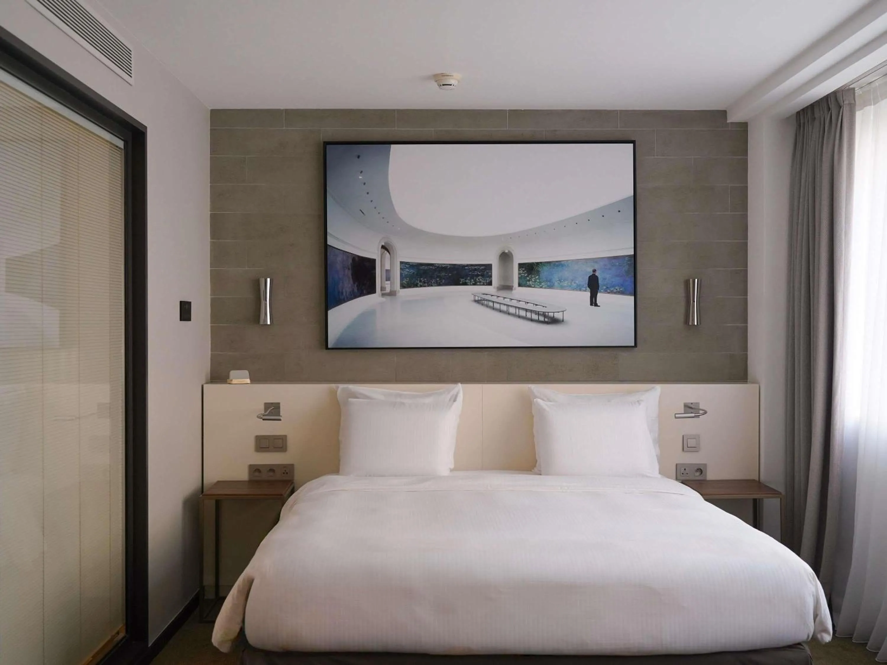 Bedroom, Bed in Pullman Paris Tour Eiffel