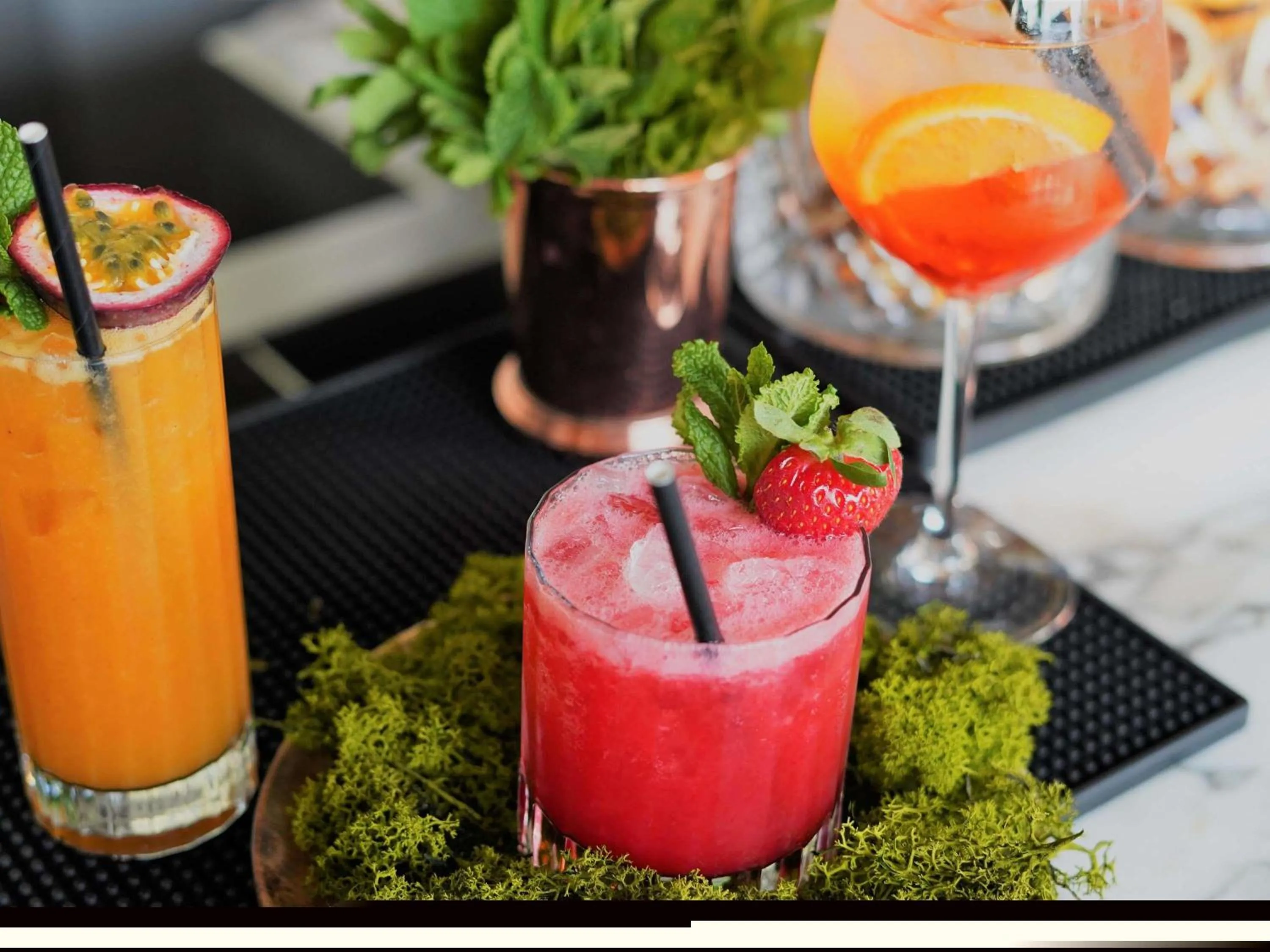 Restaurant/places to eat in Pullman Paris Tour Eiffel