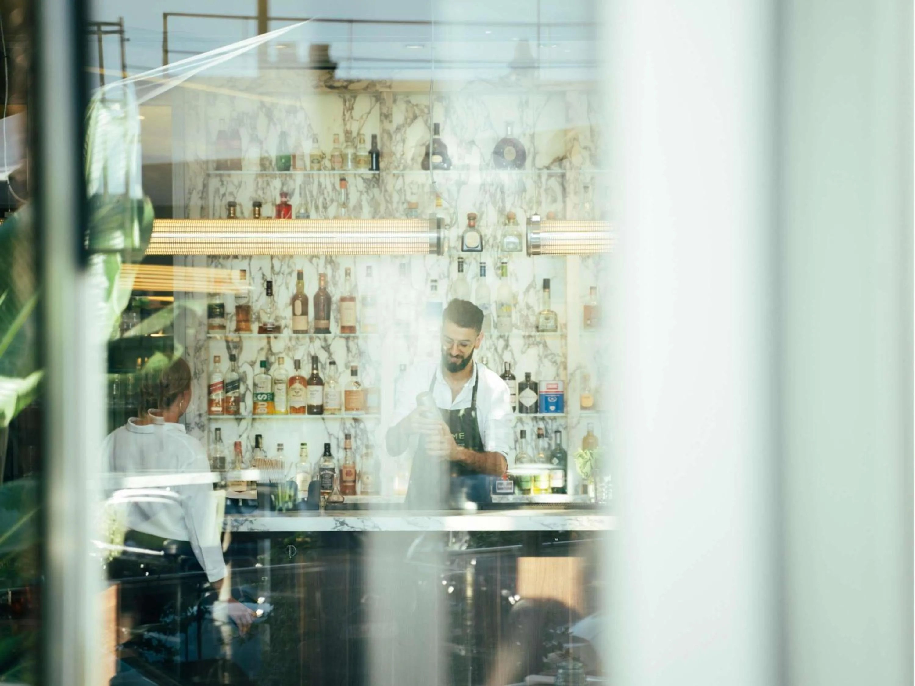 Lounge or bar in Pullman Paris Tour Eiffel