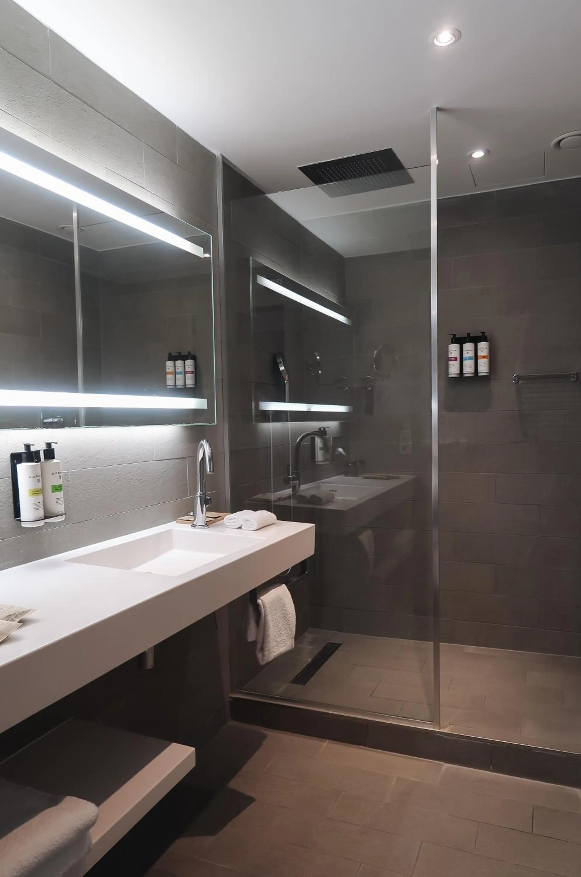 Bathroom in Pullman Paris Tour Eiffel