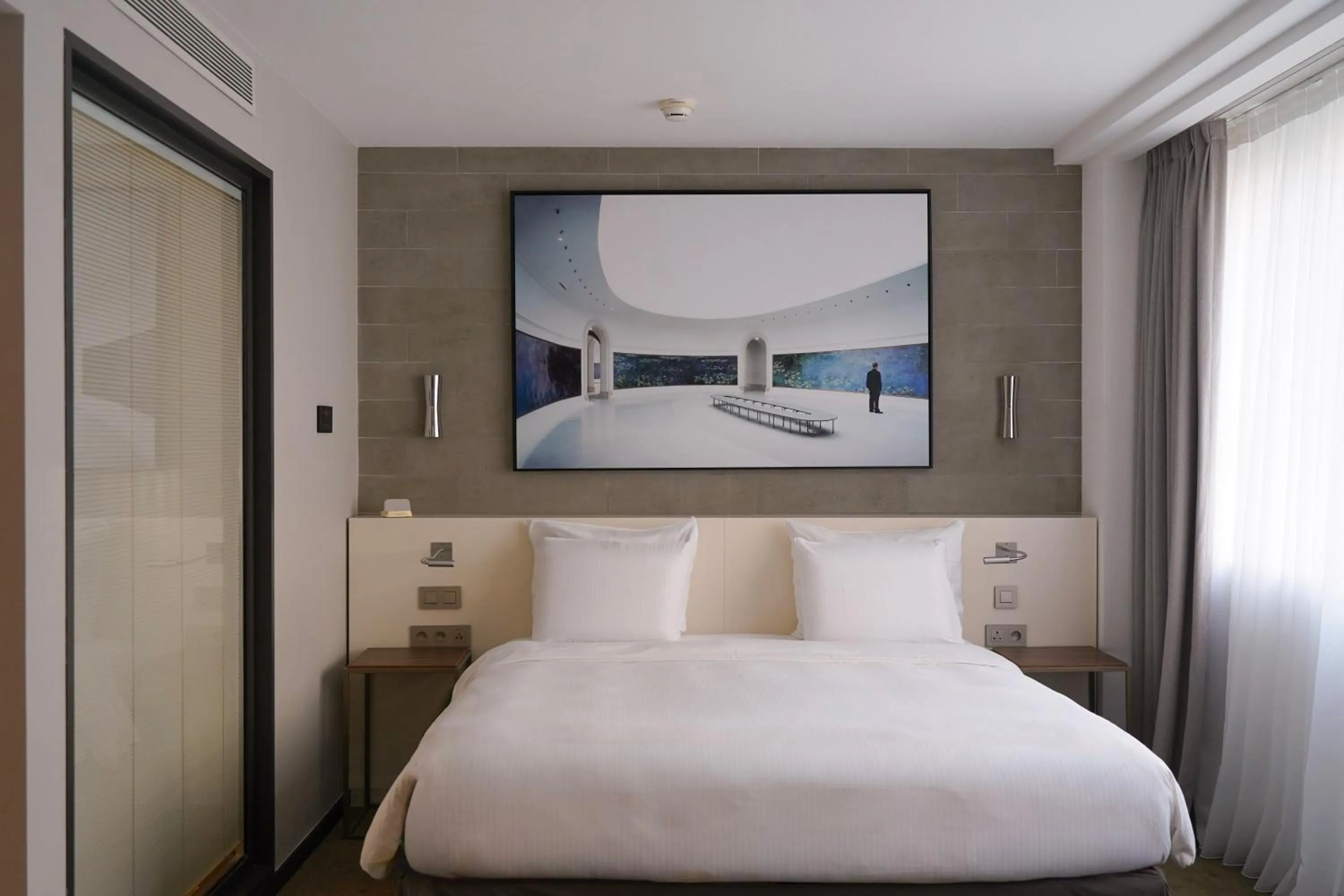 Bedroom, Bed in Pullman Paris Tour Eiffel