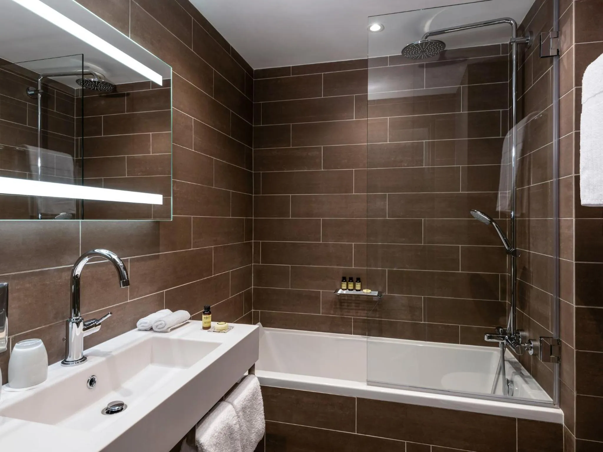 Bathroom in Pullman Paris Tour Eiffel